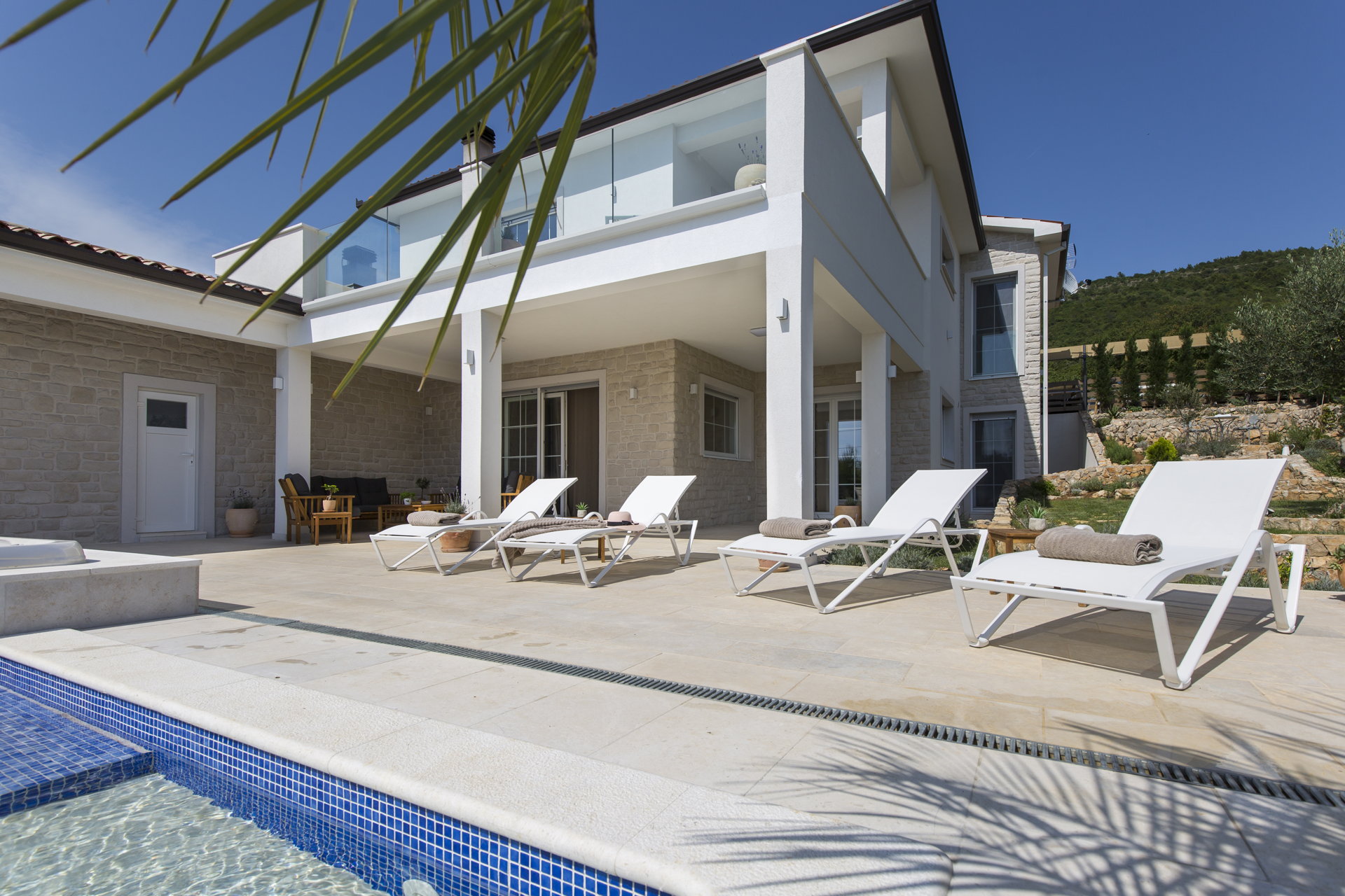 Villa Sunny Day with Pool