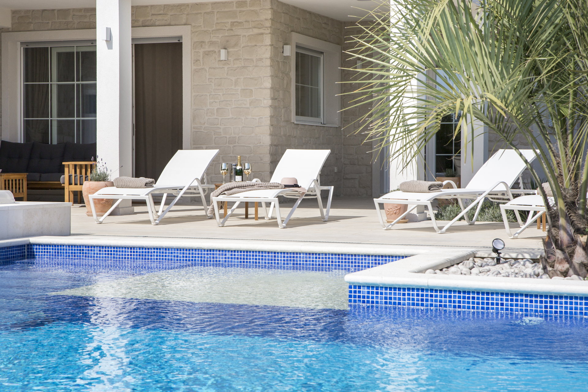 Villa Sunny Day with Pool