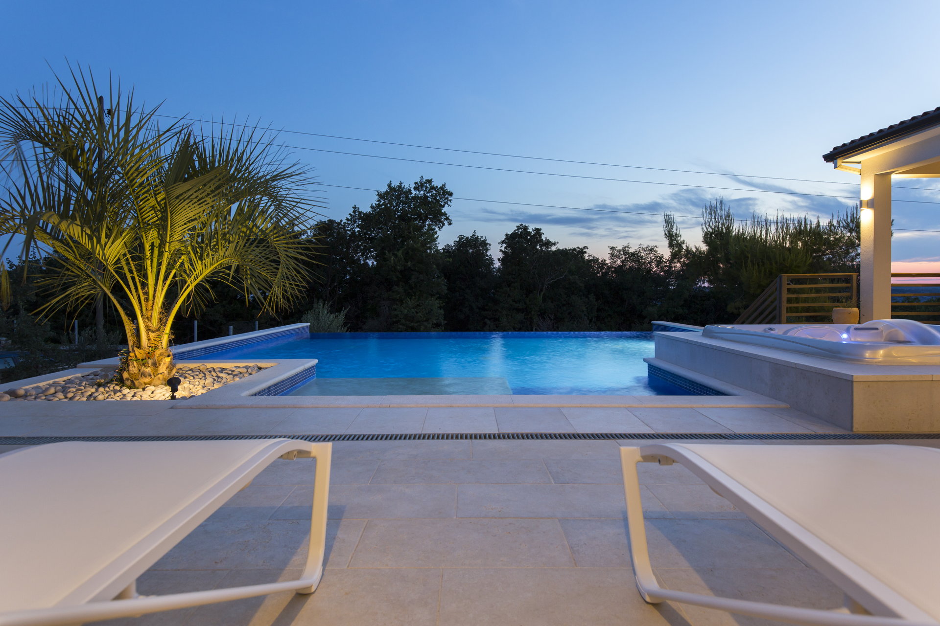 Villa Sunny Day with Pool