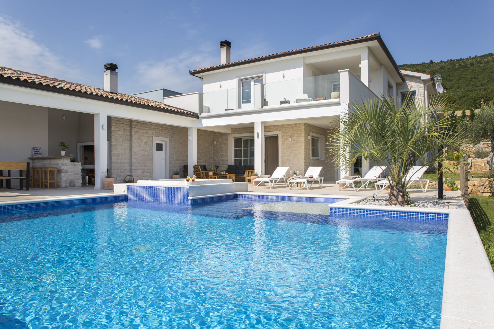 Villa Sunny Day with Pool