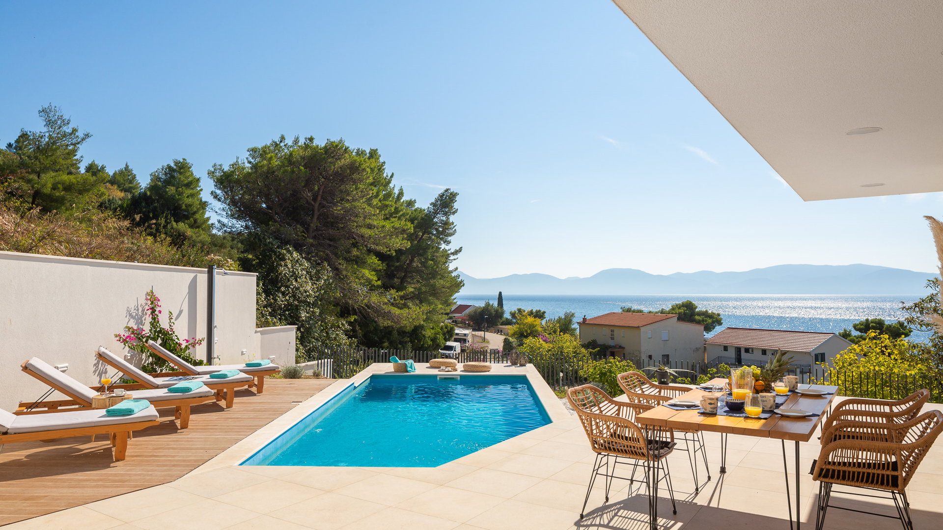 Villa Sun Kissed with Pool