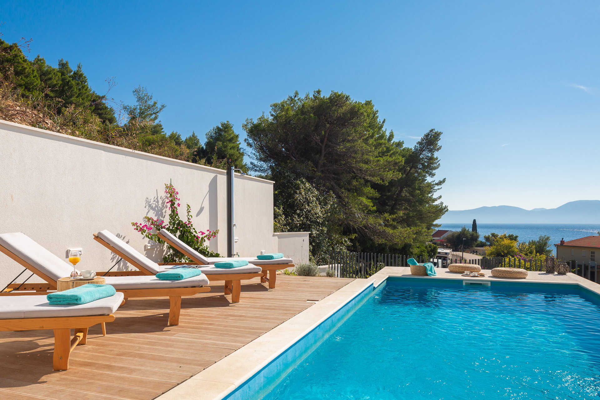 Villa Sun Kissed with Pool