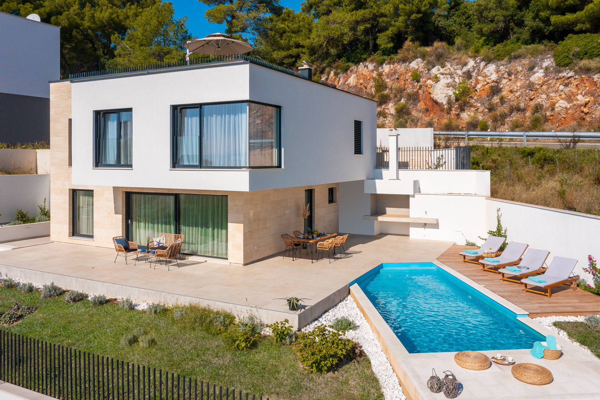 Villa Sun Kissed with Pool