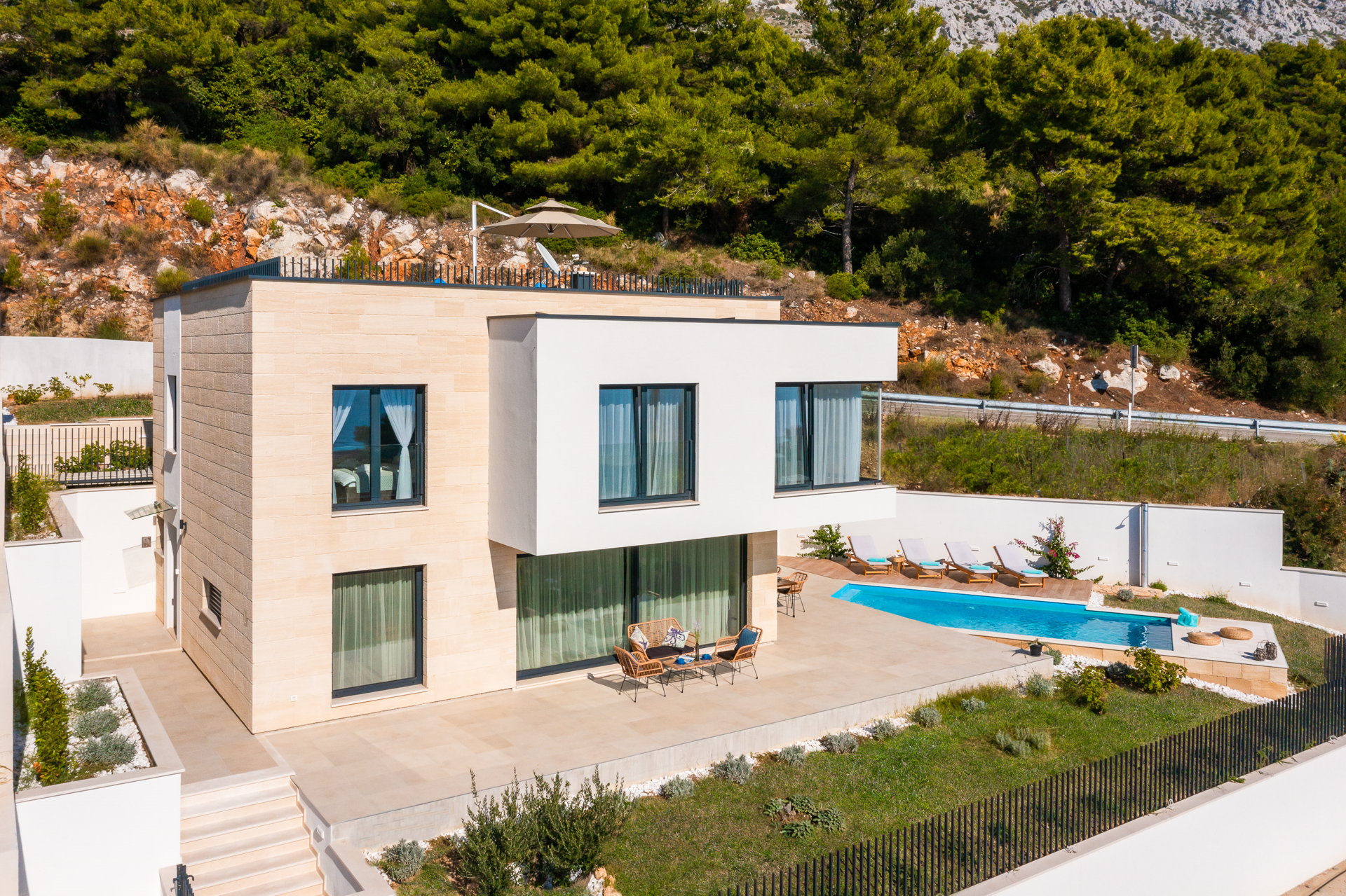 Villa Sun Kissed with Pool
