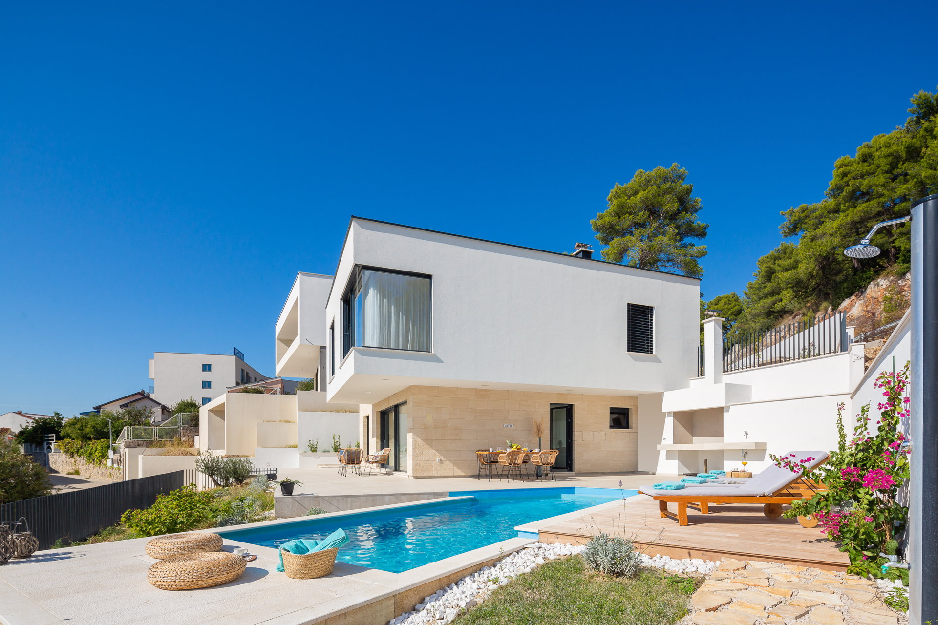 Villa Sun Kissed with Pool