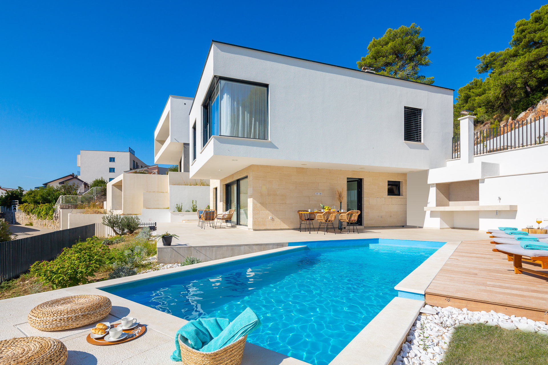 Villa Sun Kissed with Pool