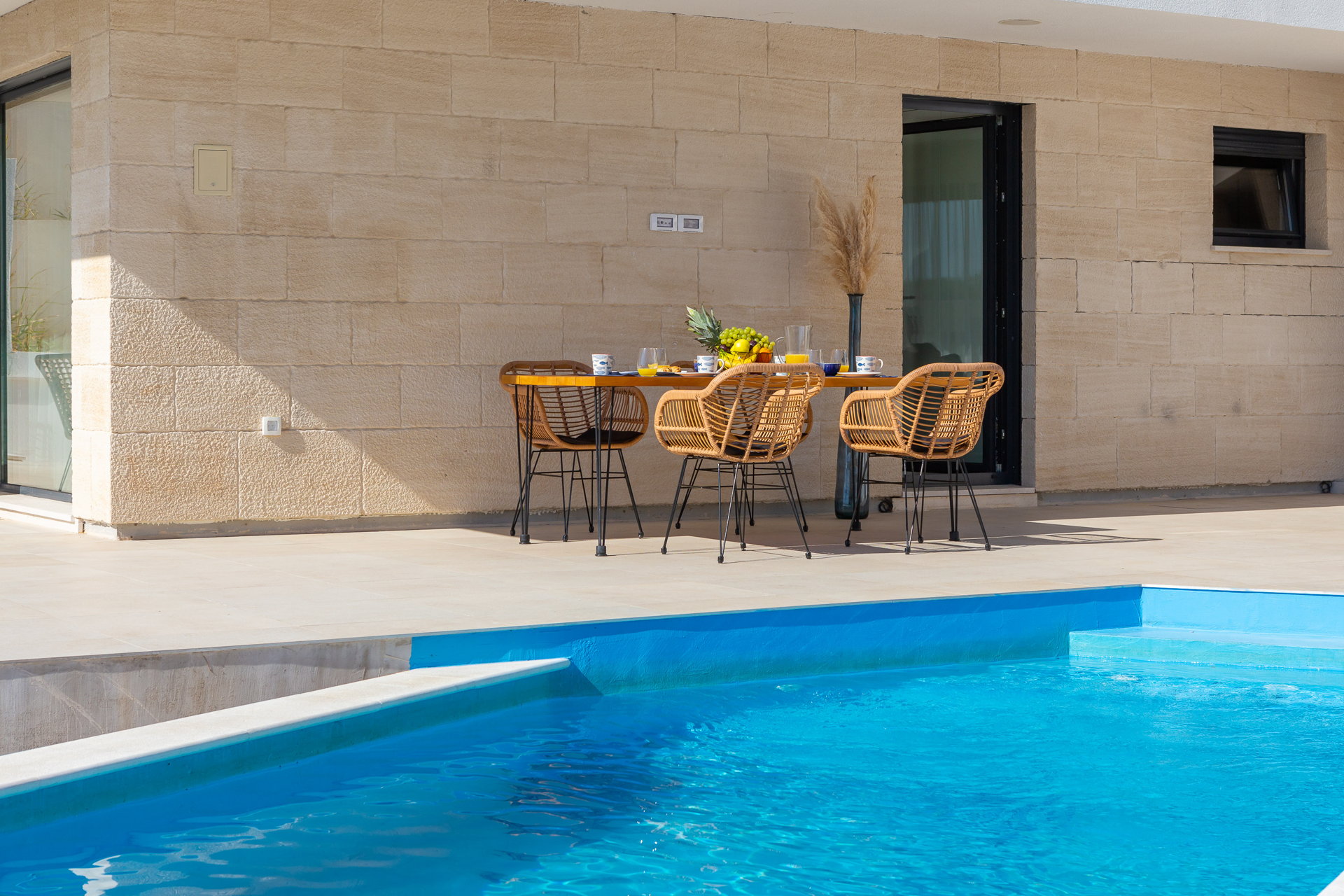Villa Sun Kissed with Pool