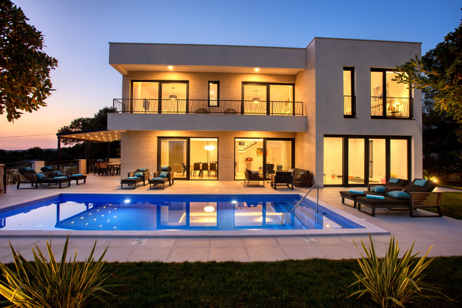Luxury Villa Touch of Art with Pool