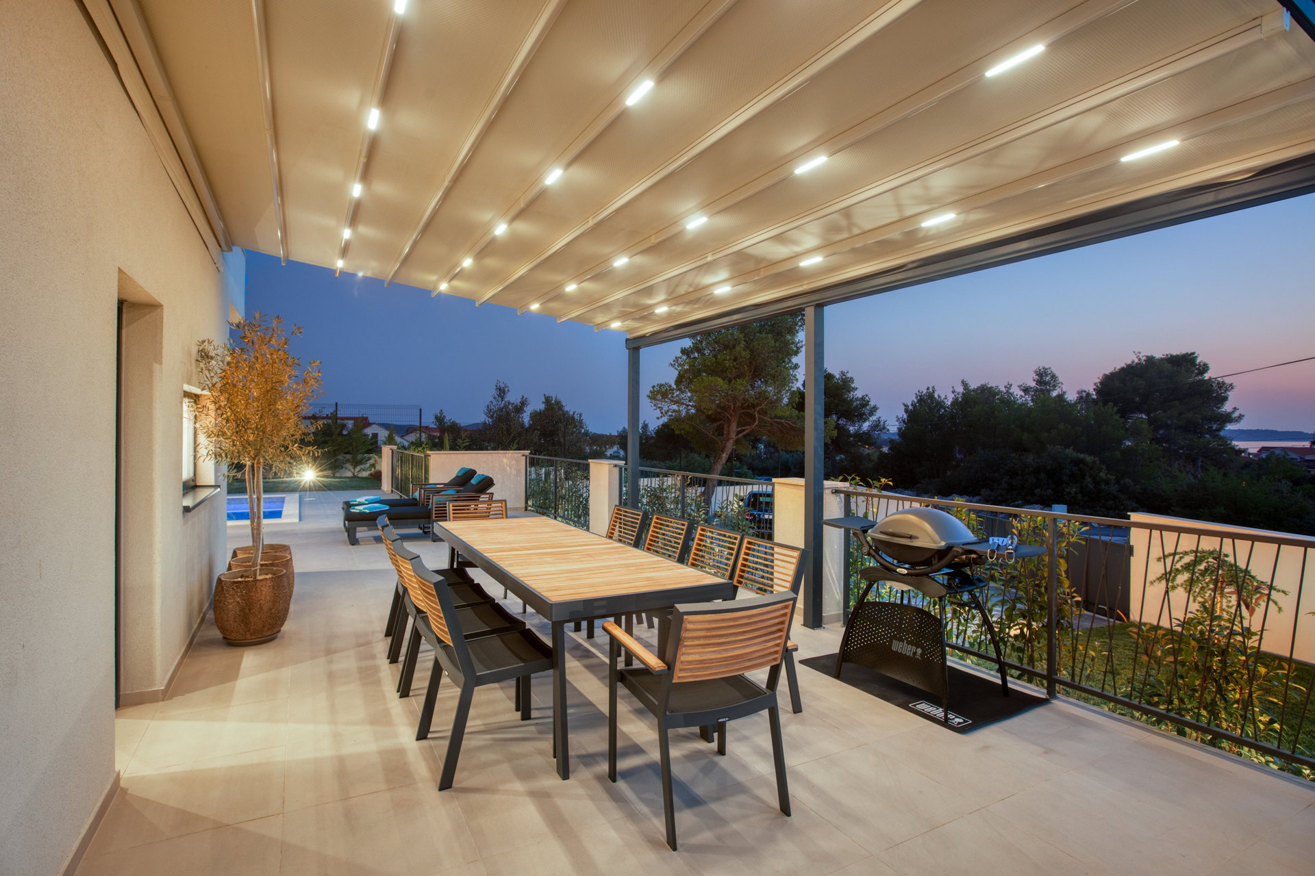 Luxury Villa Touch of Art with Pool