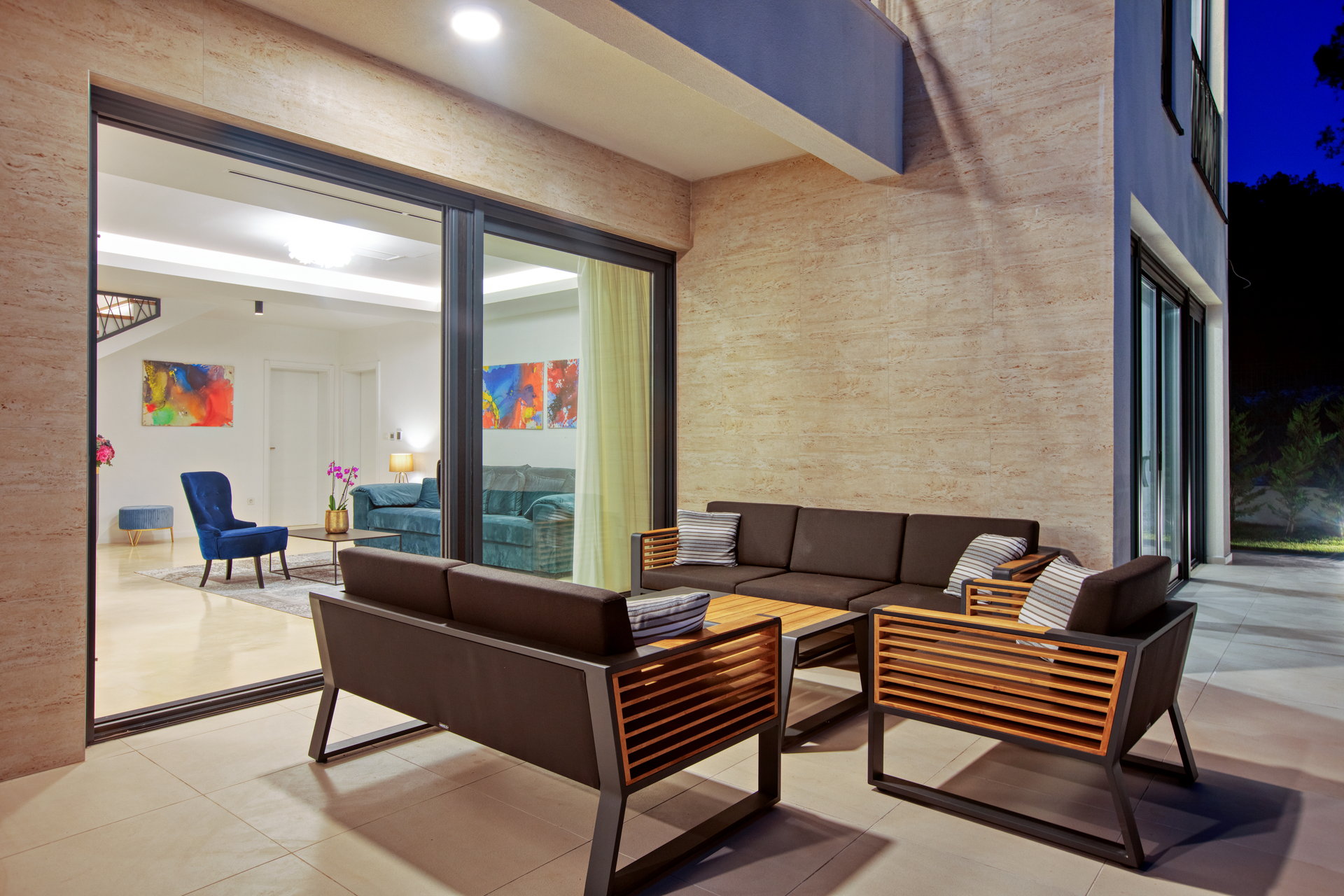 Luxury Villa Touch of Art with Pool