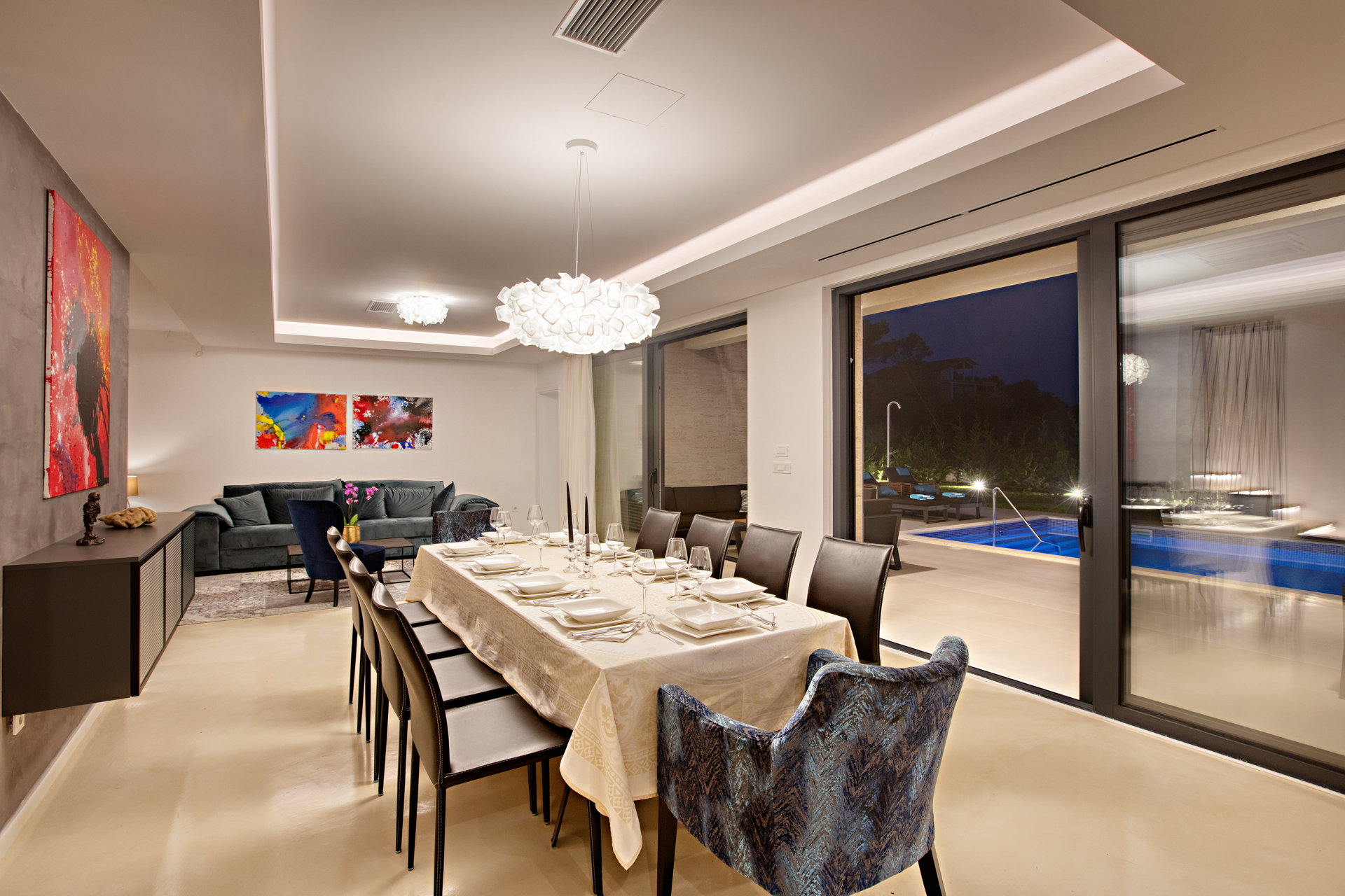 Luxury Villa Touch of Art with Pool