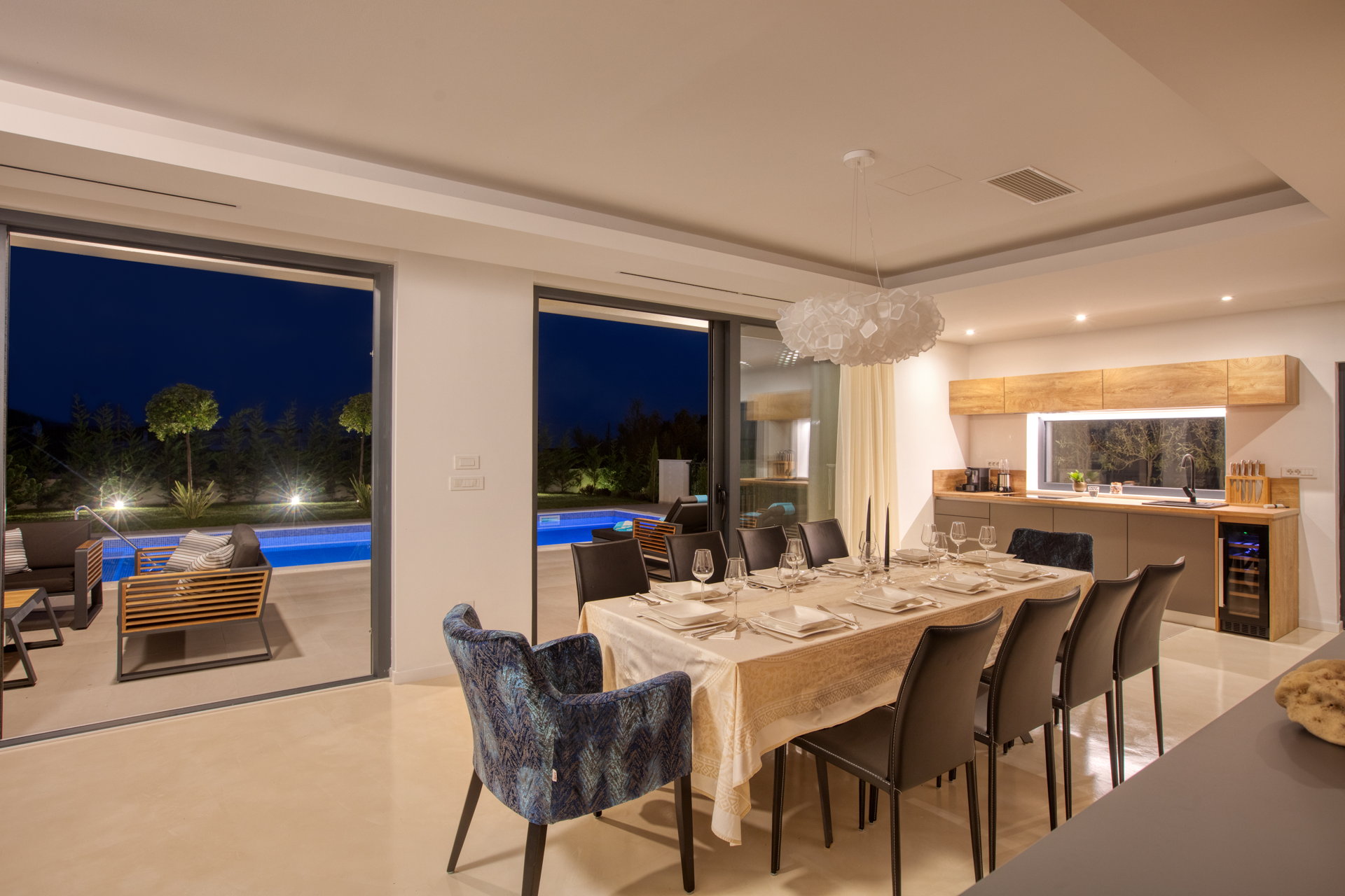 Luxury Villa Touch of Art with Pool