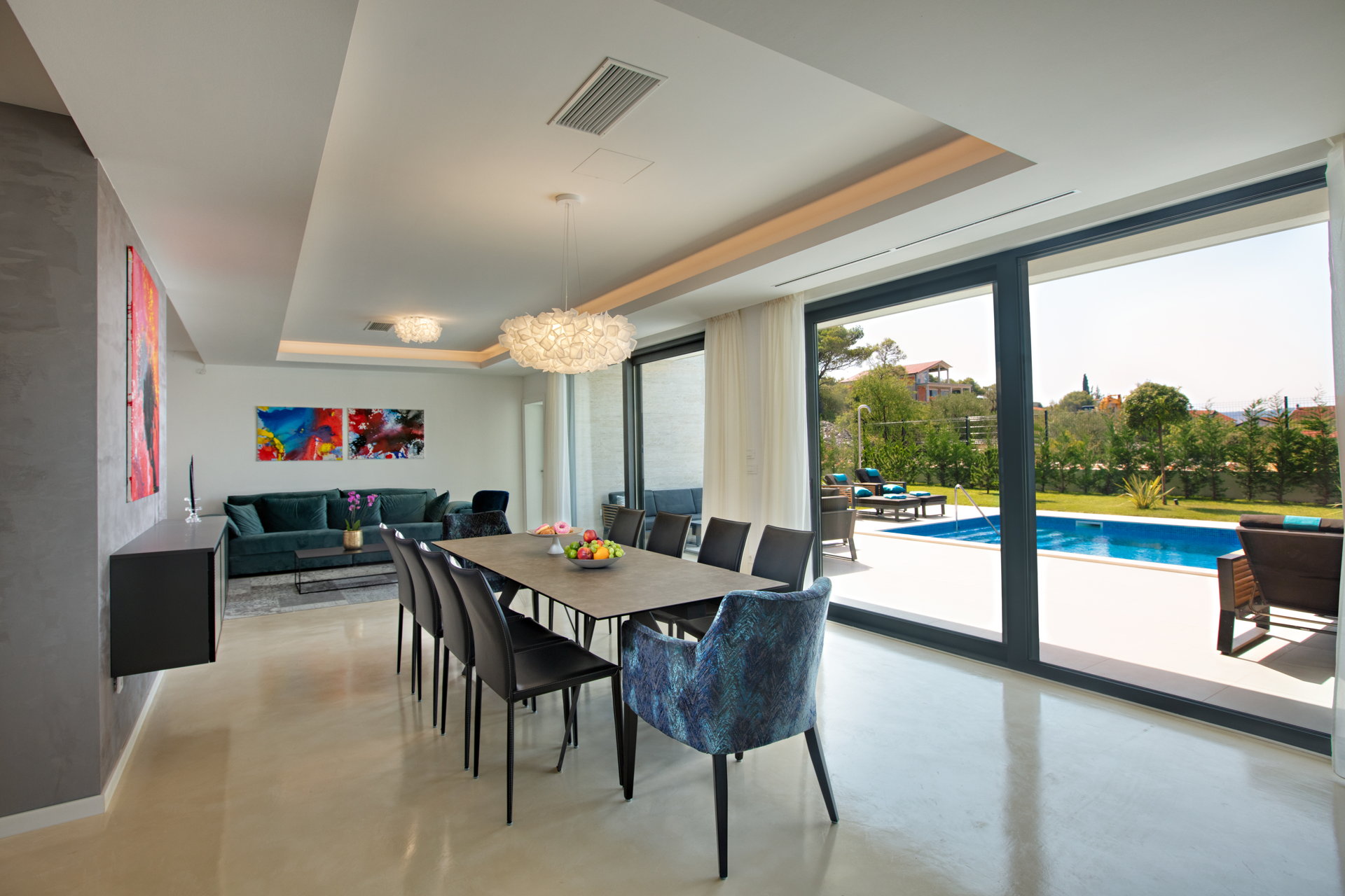 Luxury Villa Touch of Art with Pool