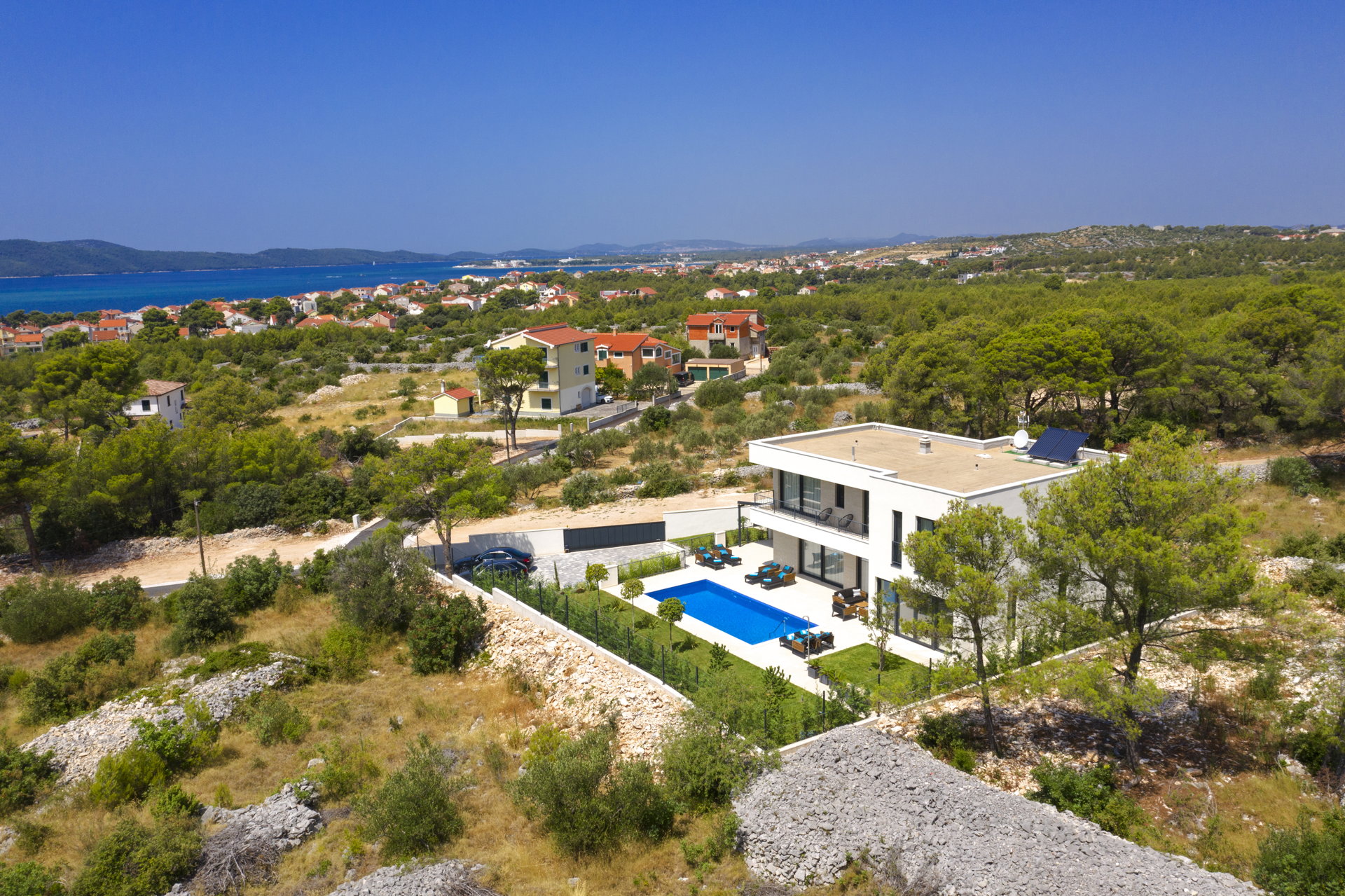Luxury Villa Touch of Art with Pool