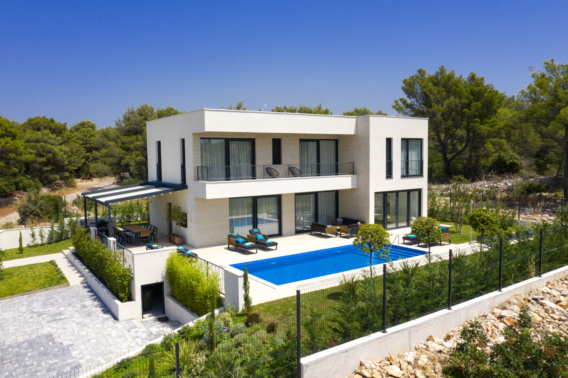Luxury Villa Touch of Art with Pool