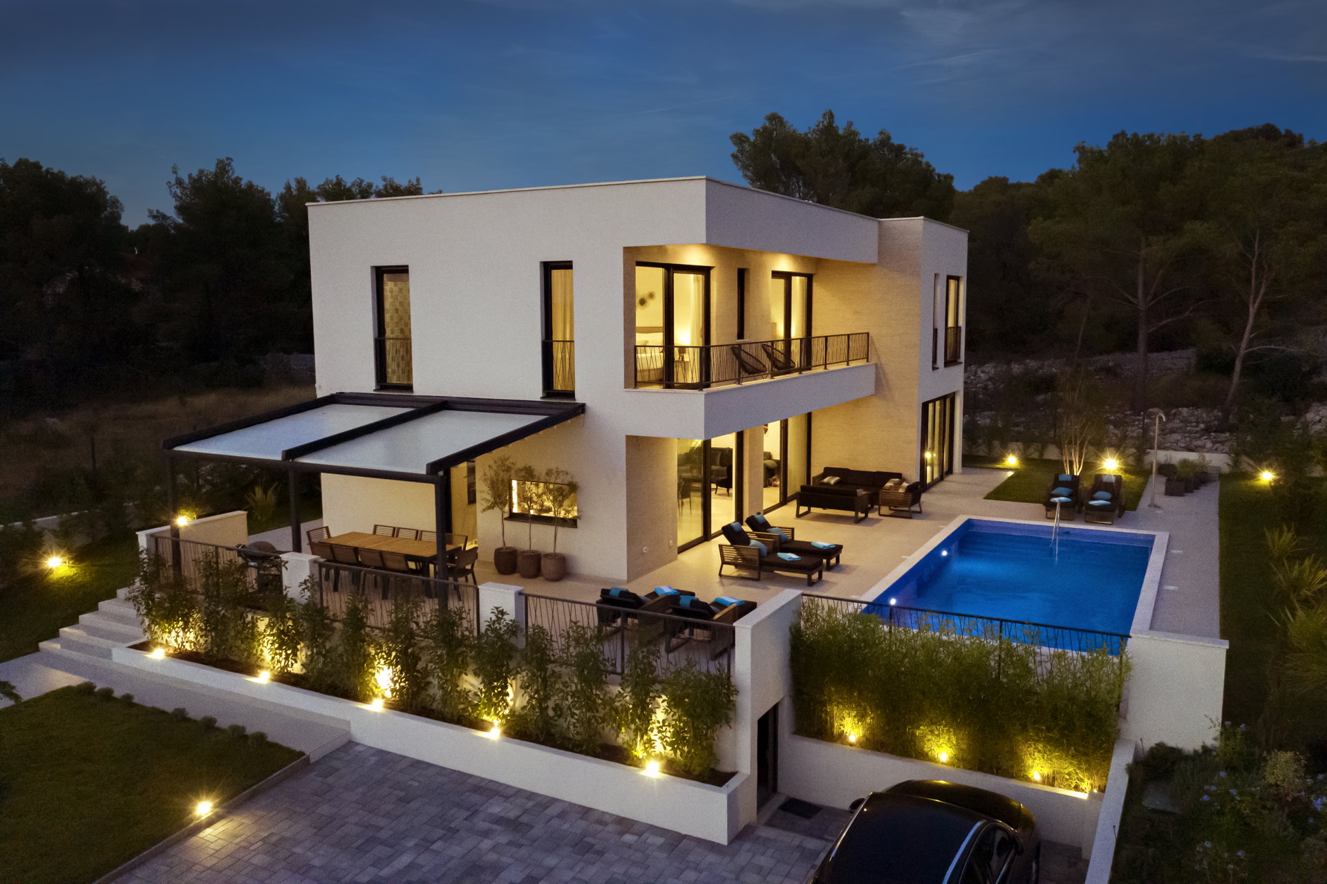 Luxury Villa Touch of Art with Pool