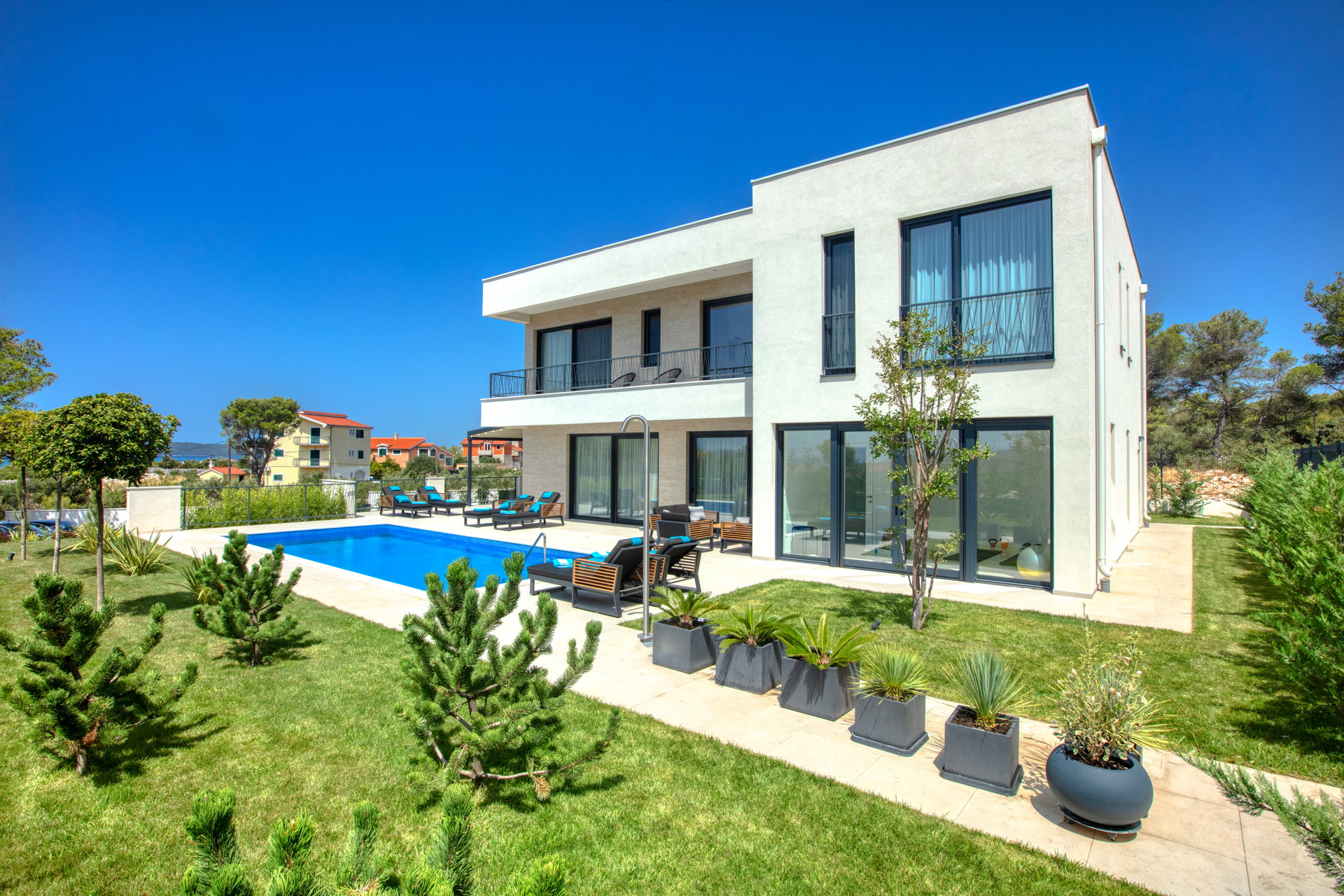 Luxury Villa Touch of Art with Pool