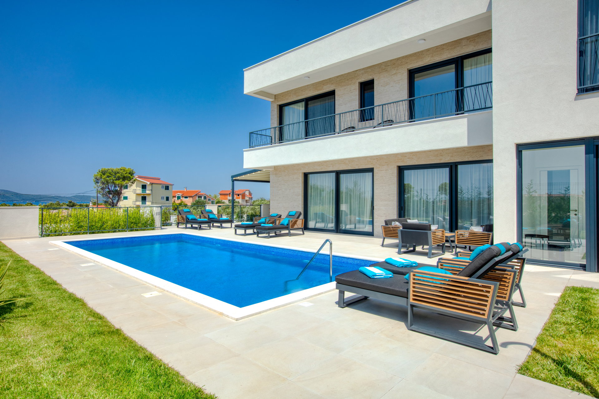 Luxury Villa Touch of Art with Pool
