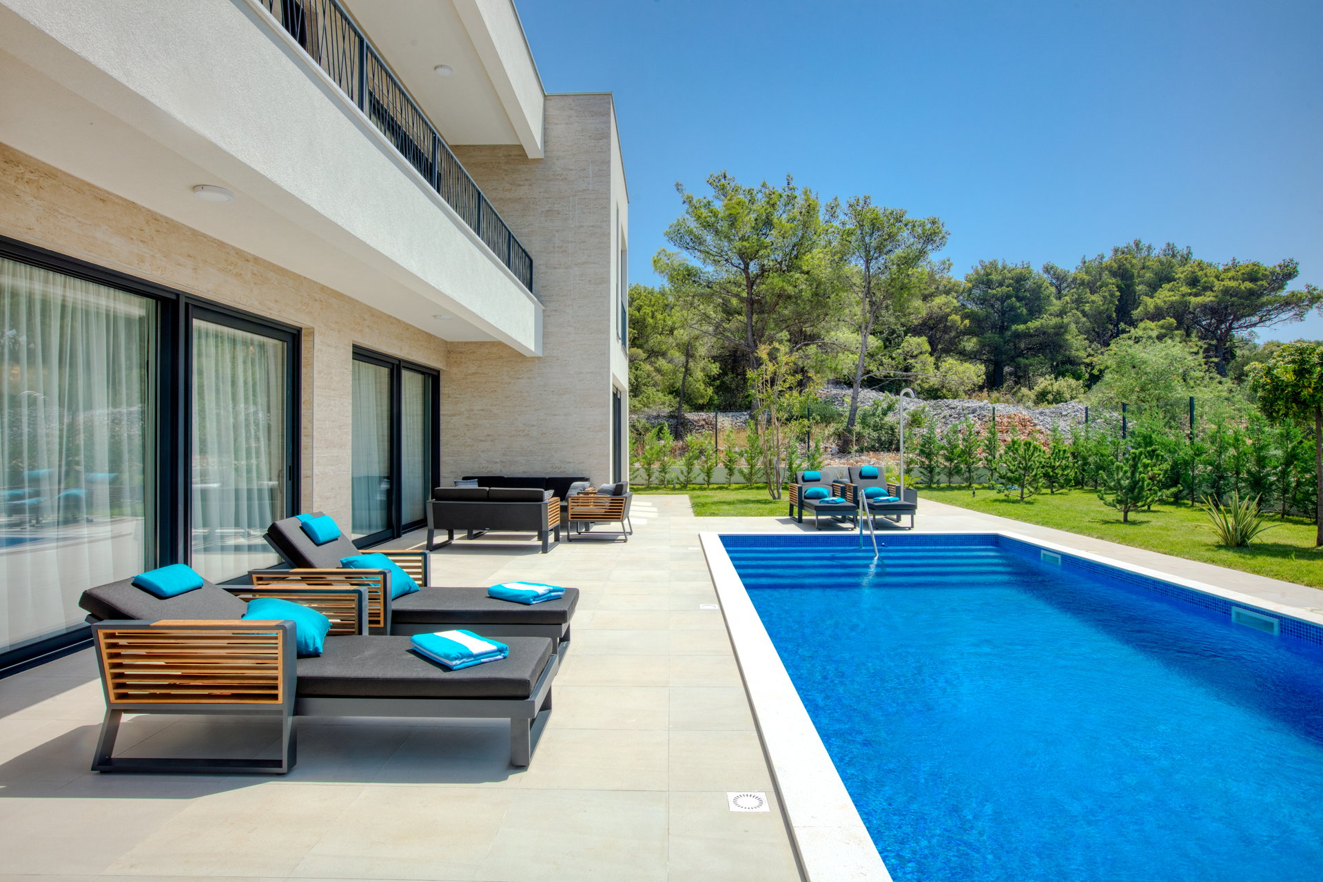 Luxury Villa Touch of Art with Pool