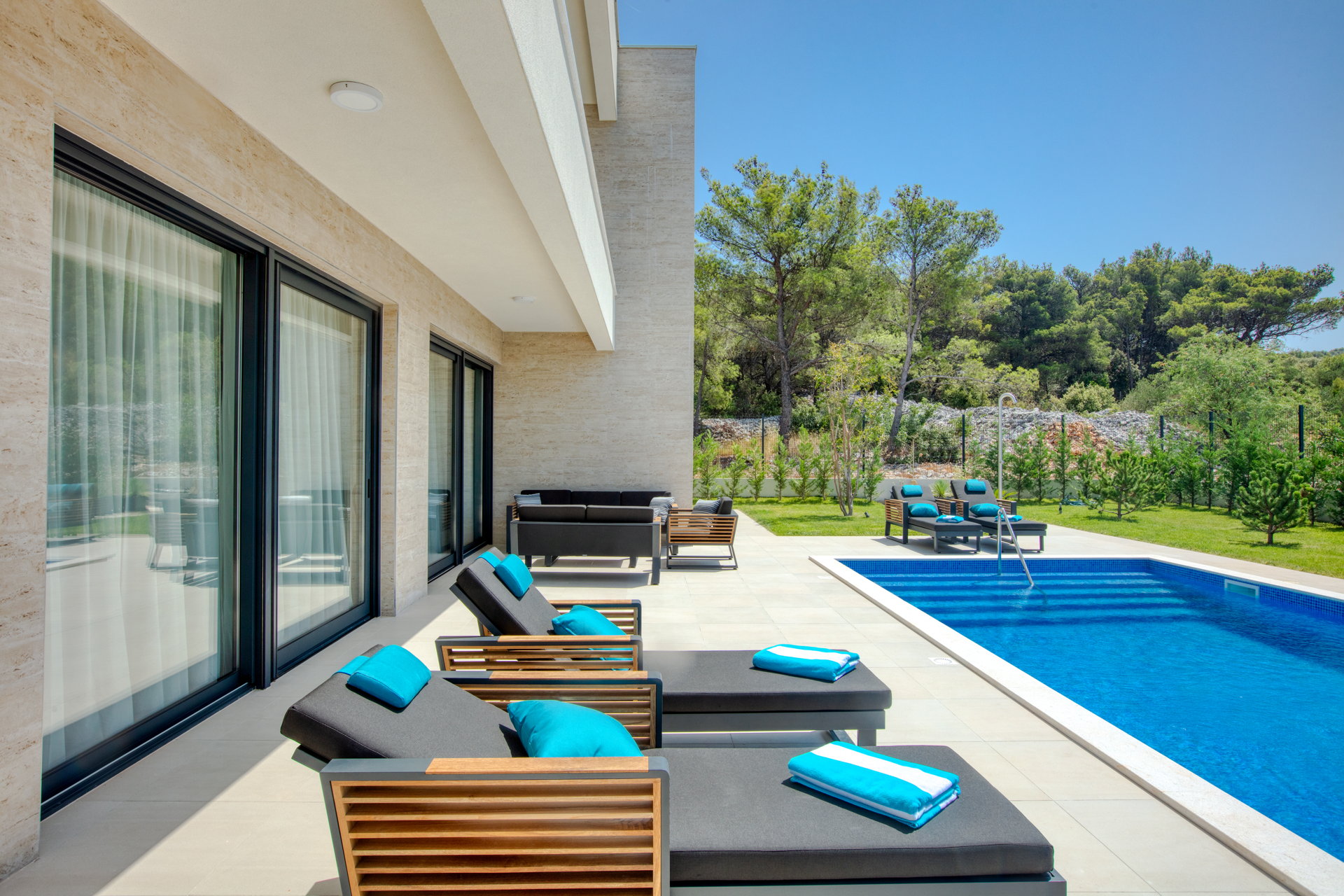 Luxury Villa Touch of Art with Pool