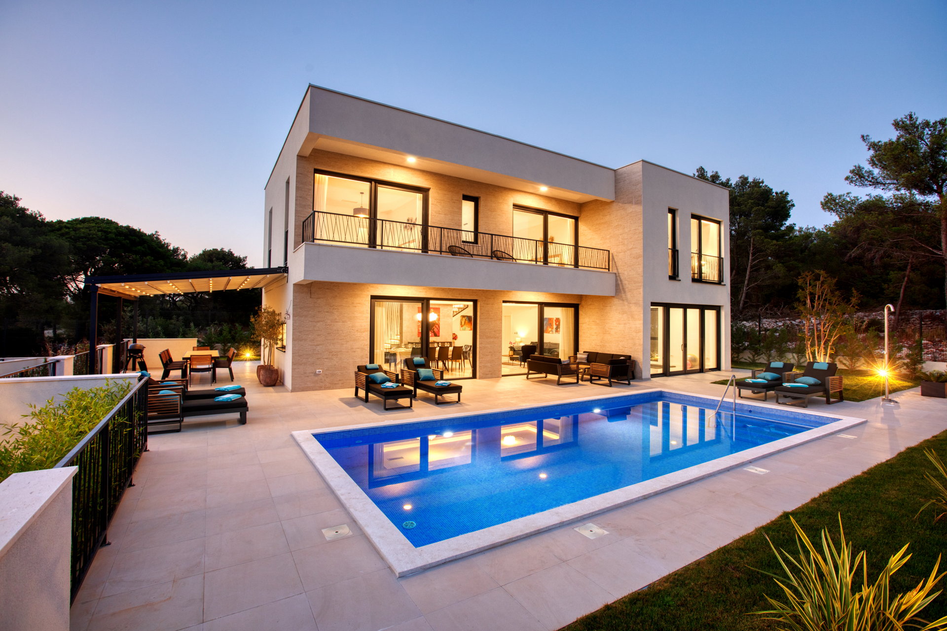 Luxury Villa Touch of Art with Pool