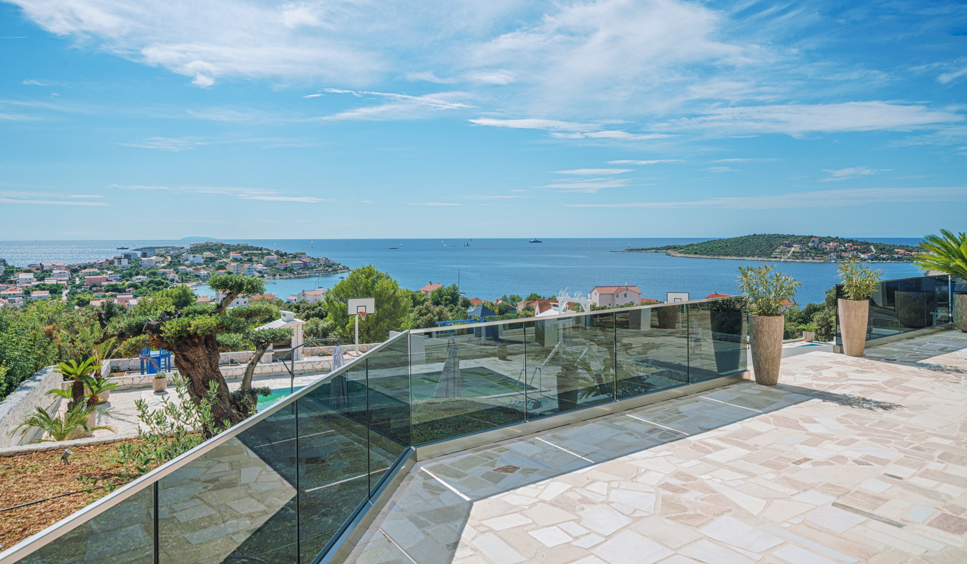 Villa Regina Azzurra with Pool