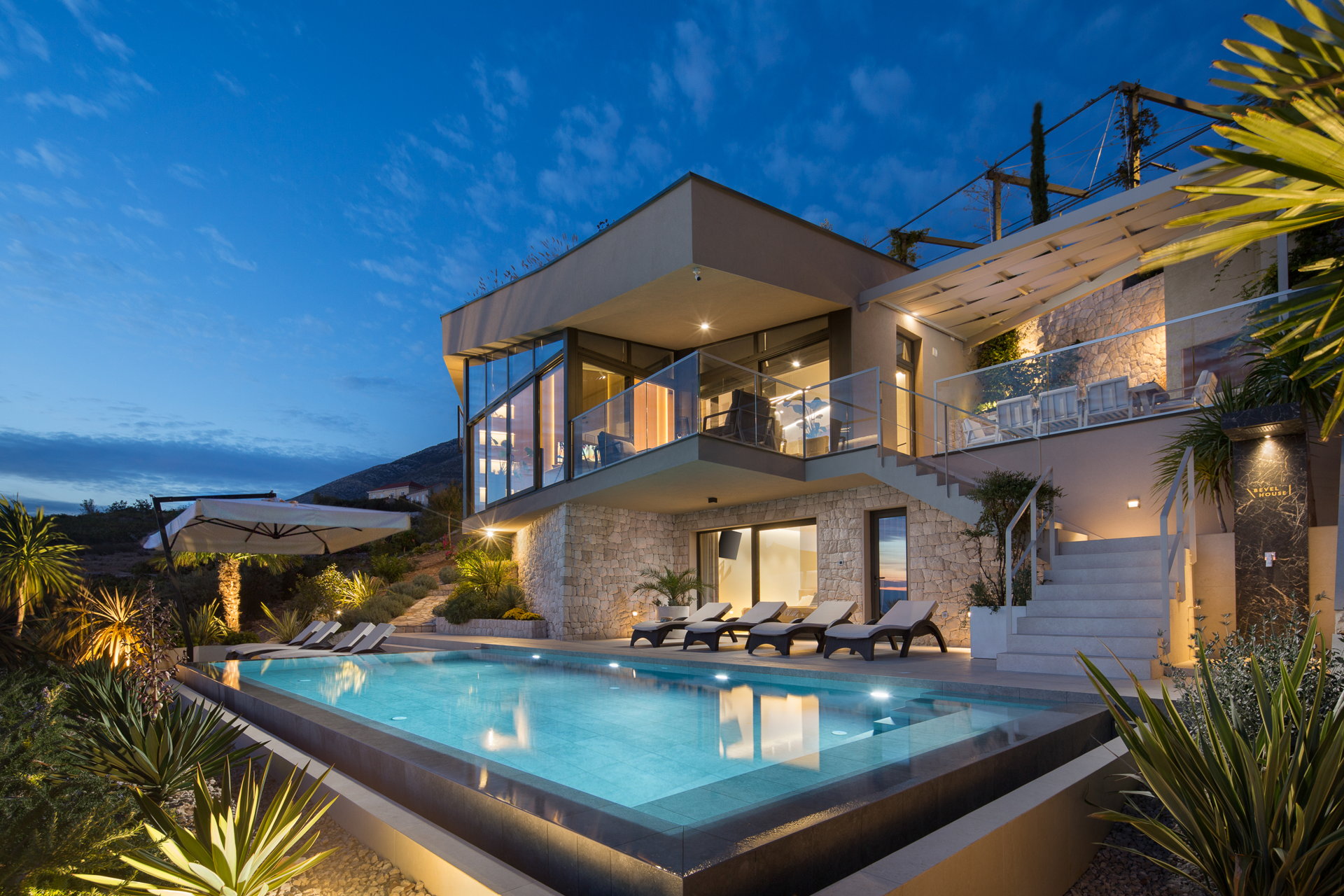 Luxury Villa Bevel with Pool
