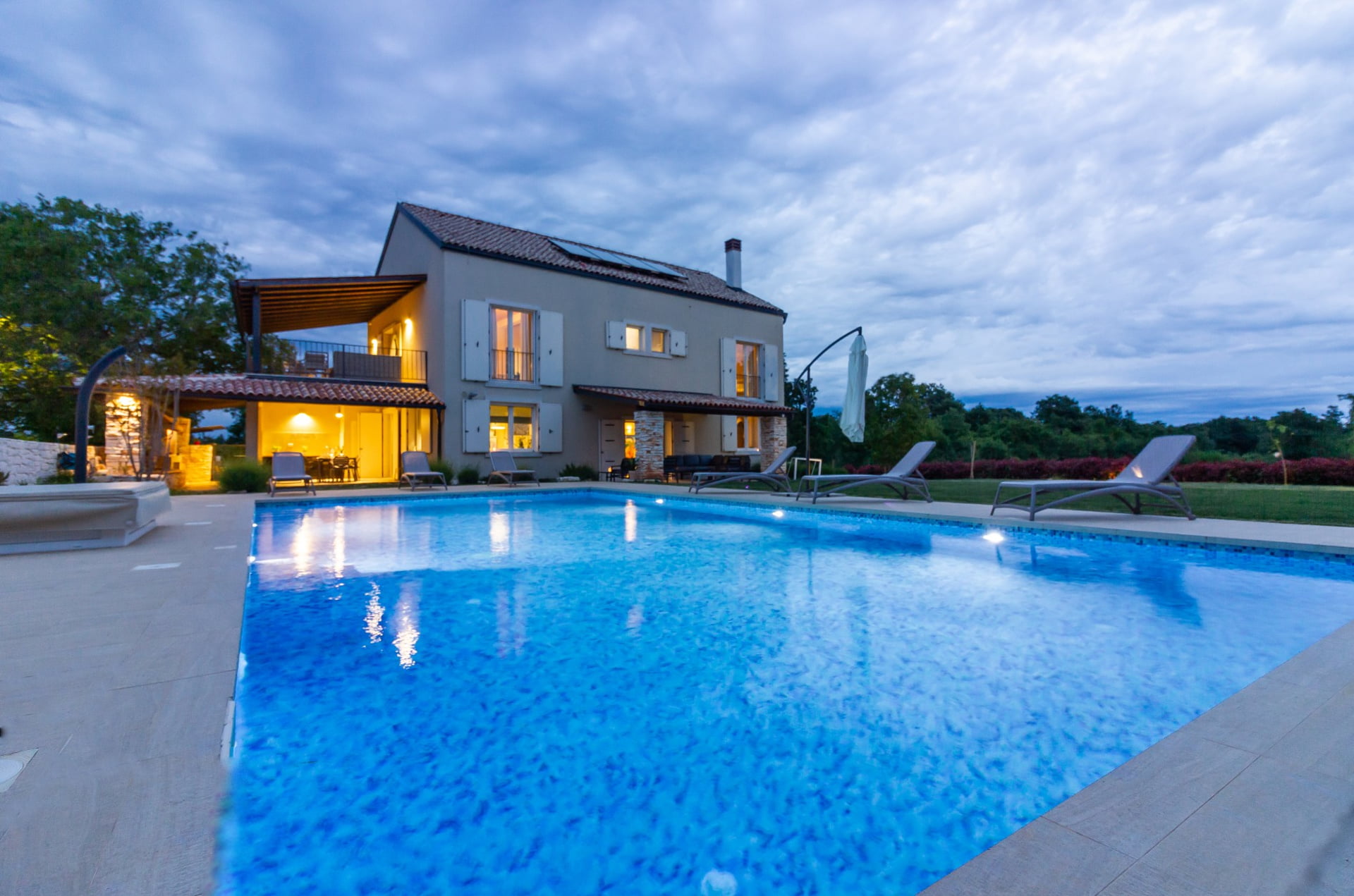 Villa Lirica with Pool