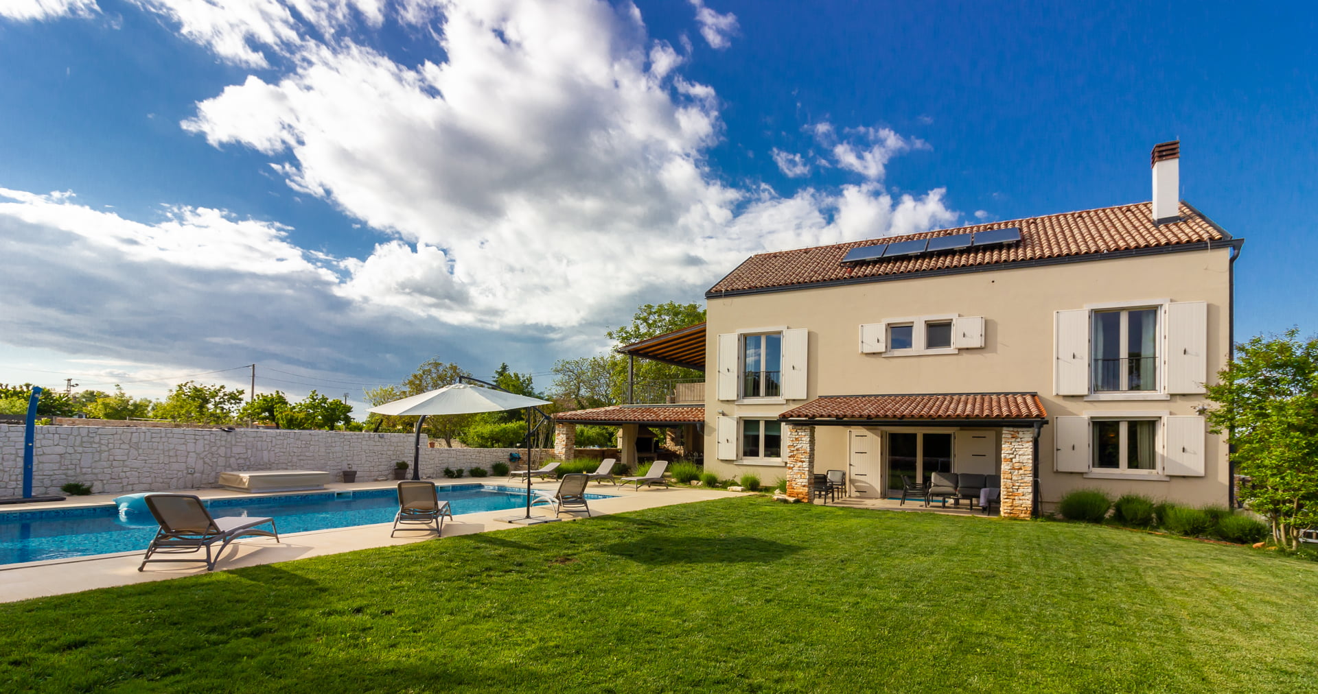 Villa Lirica with Pool