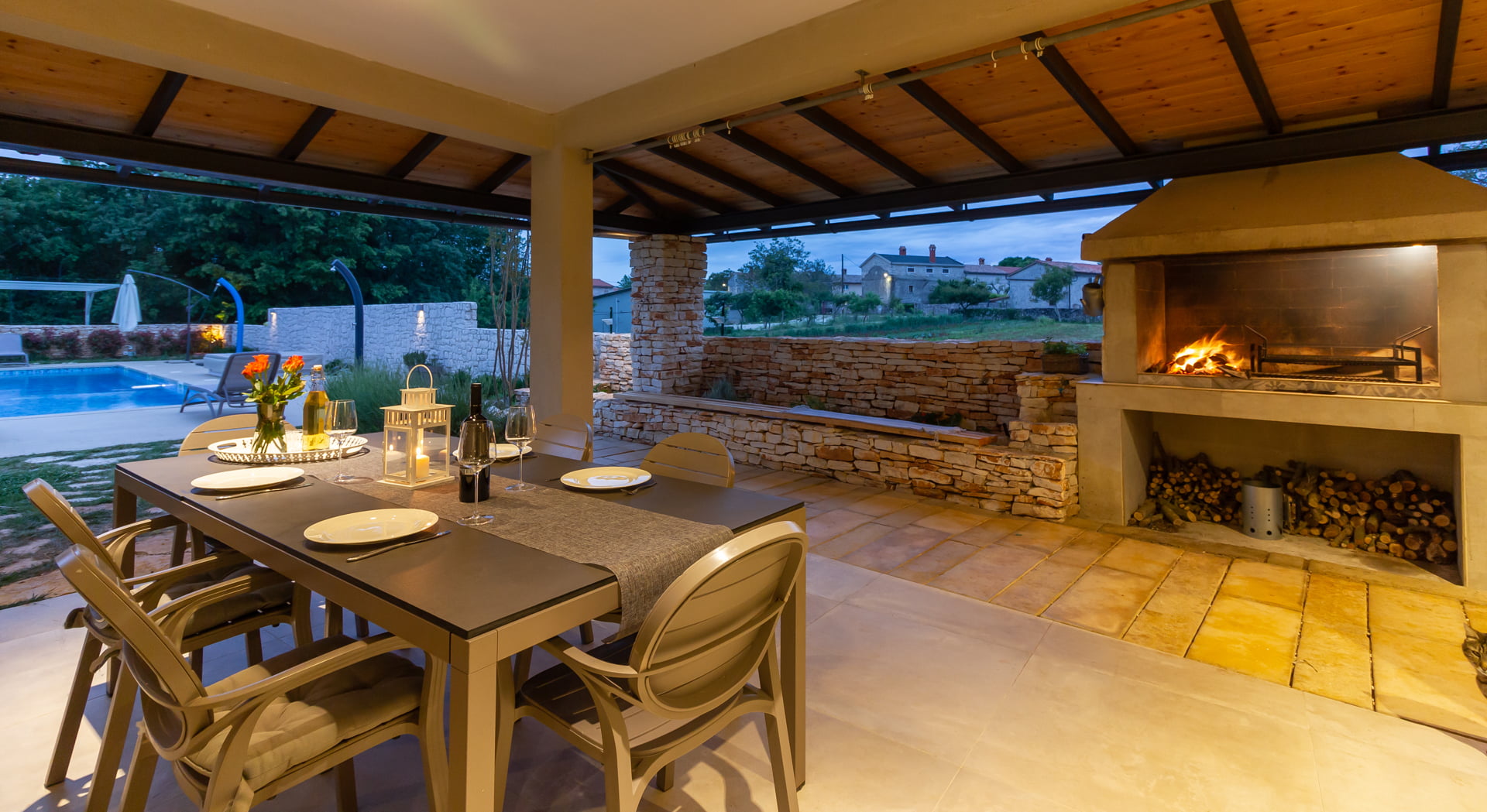 Villa Lirica with Pool