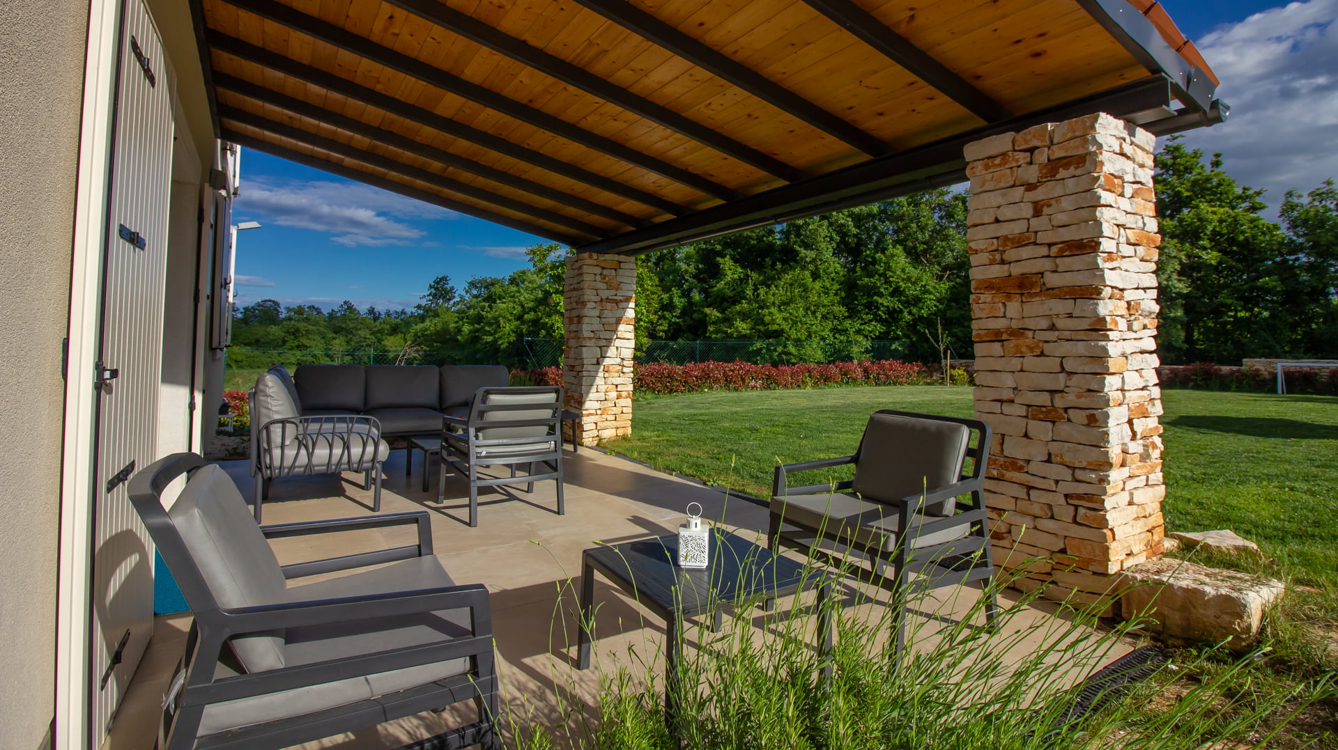 Villa Lirica with Pool
