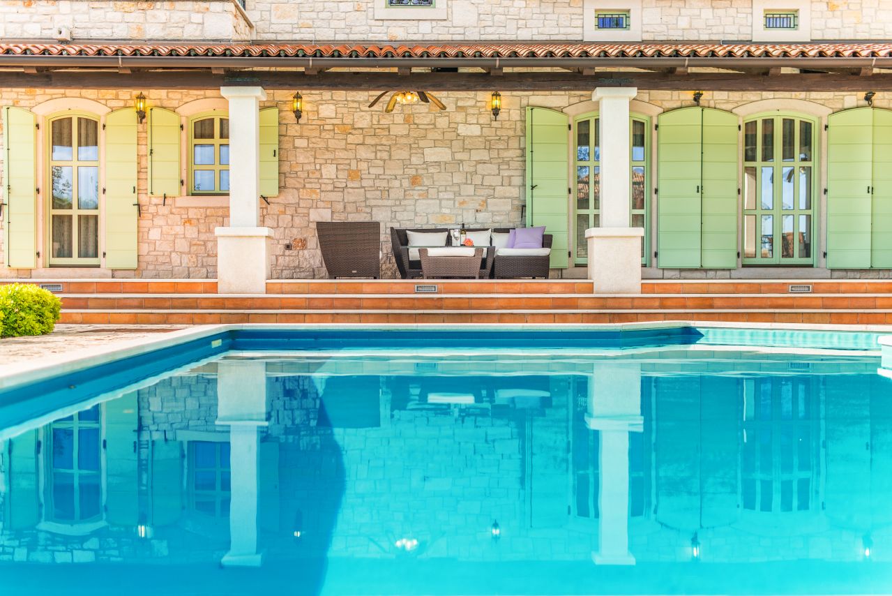 Villa Green Estate with Pool
