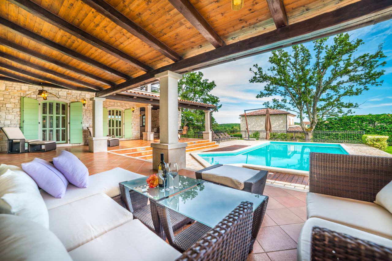 Villa Green Estate with Pool