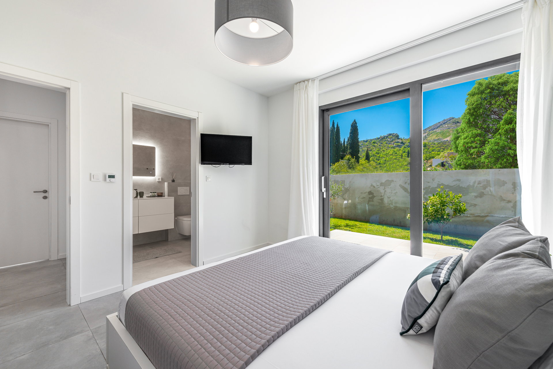 Villa Fyra with Swimming Pool