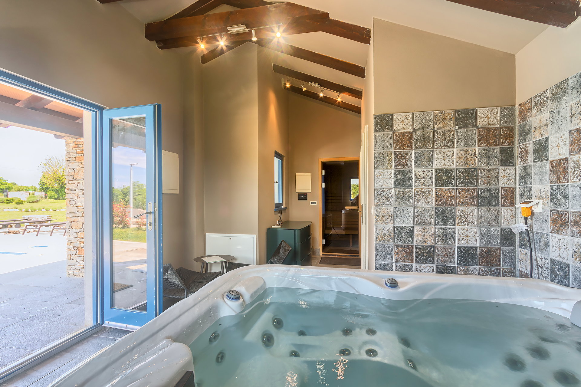 Villa Cypress Estate with Pool