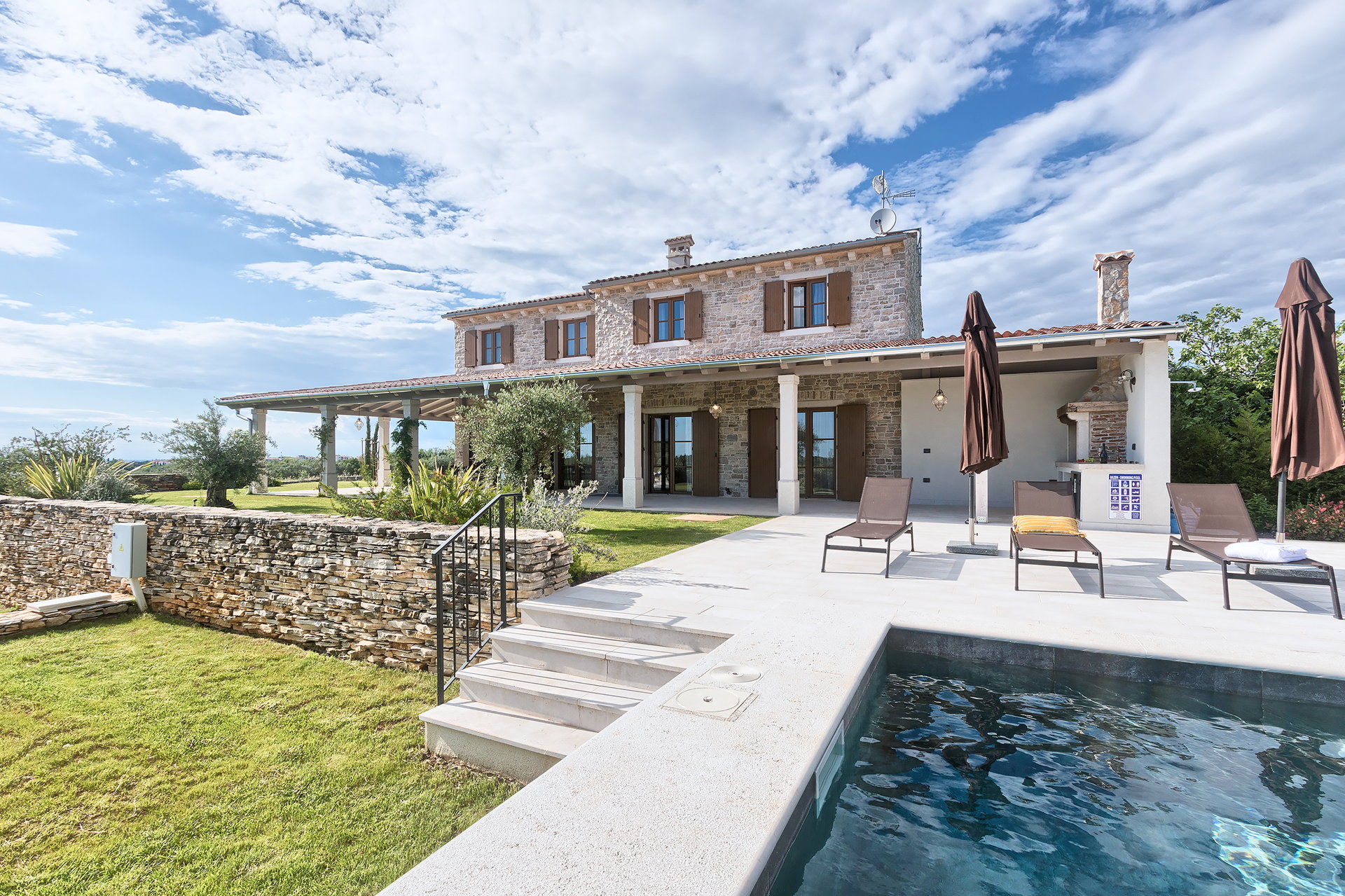 Villa Green Hacienda with Pool