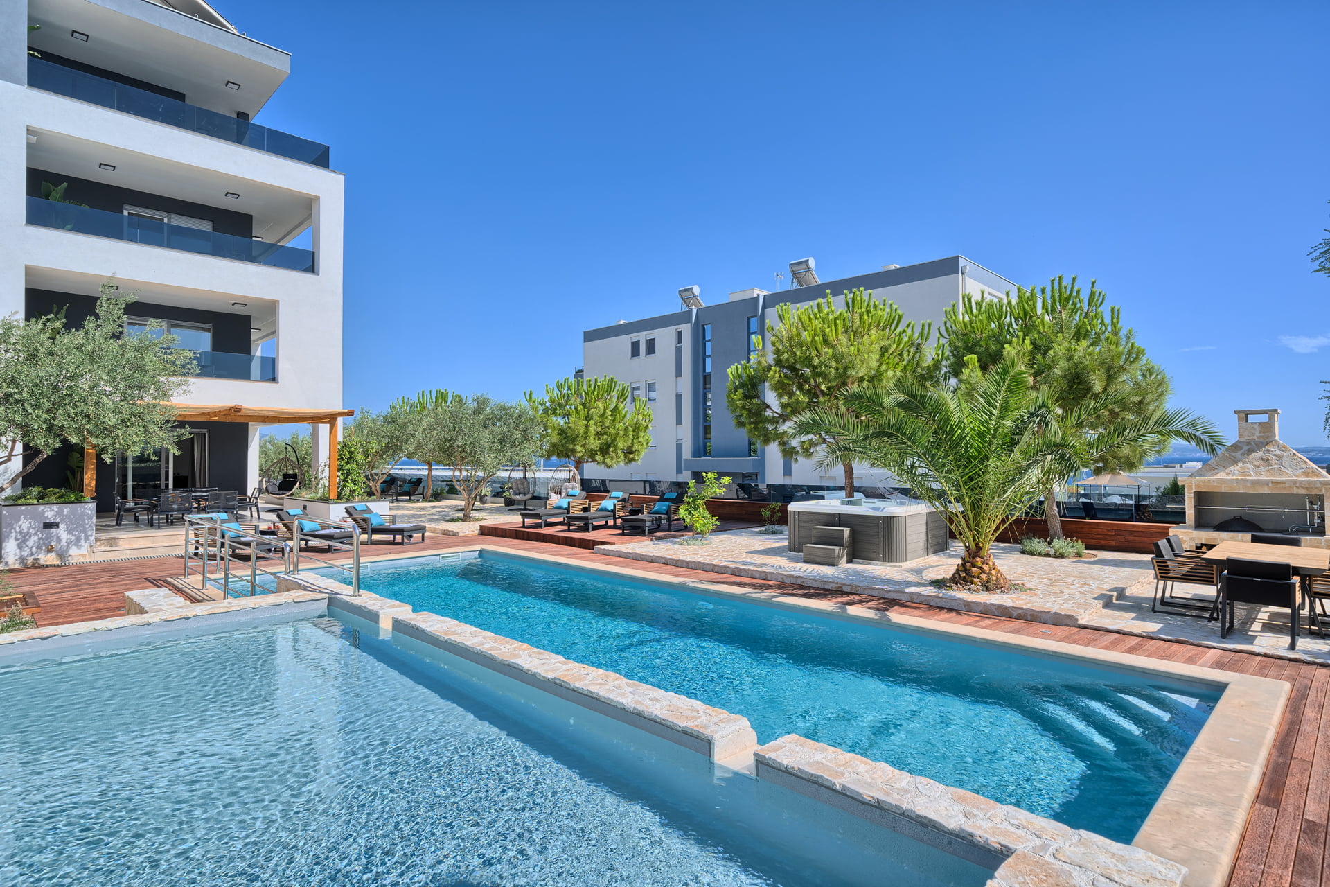 Apartment Liberty Living with Pool II