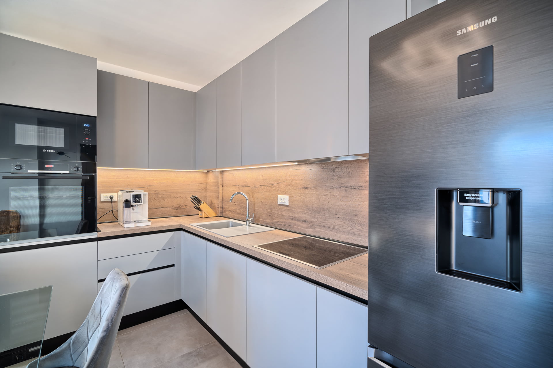 Apartment Liberty Living with Pool IV