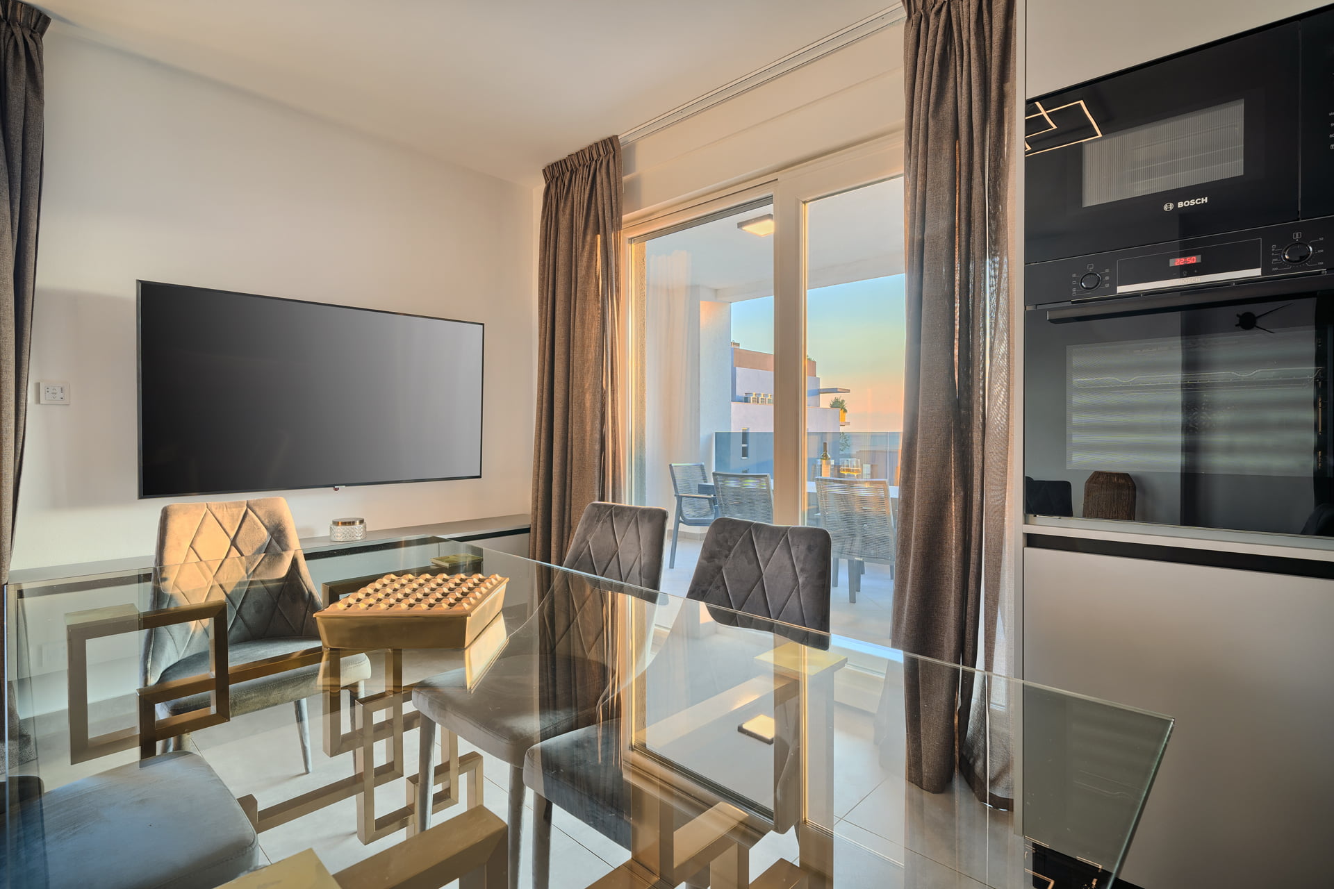 Apartment Liberty Living with Pool IV