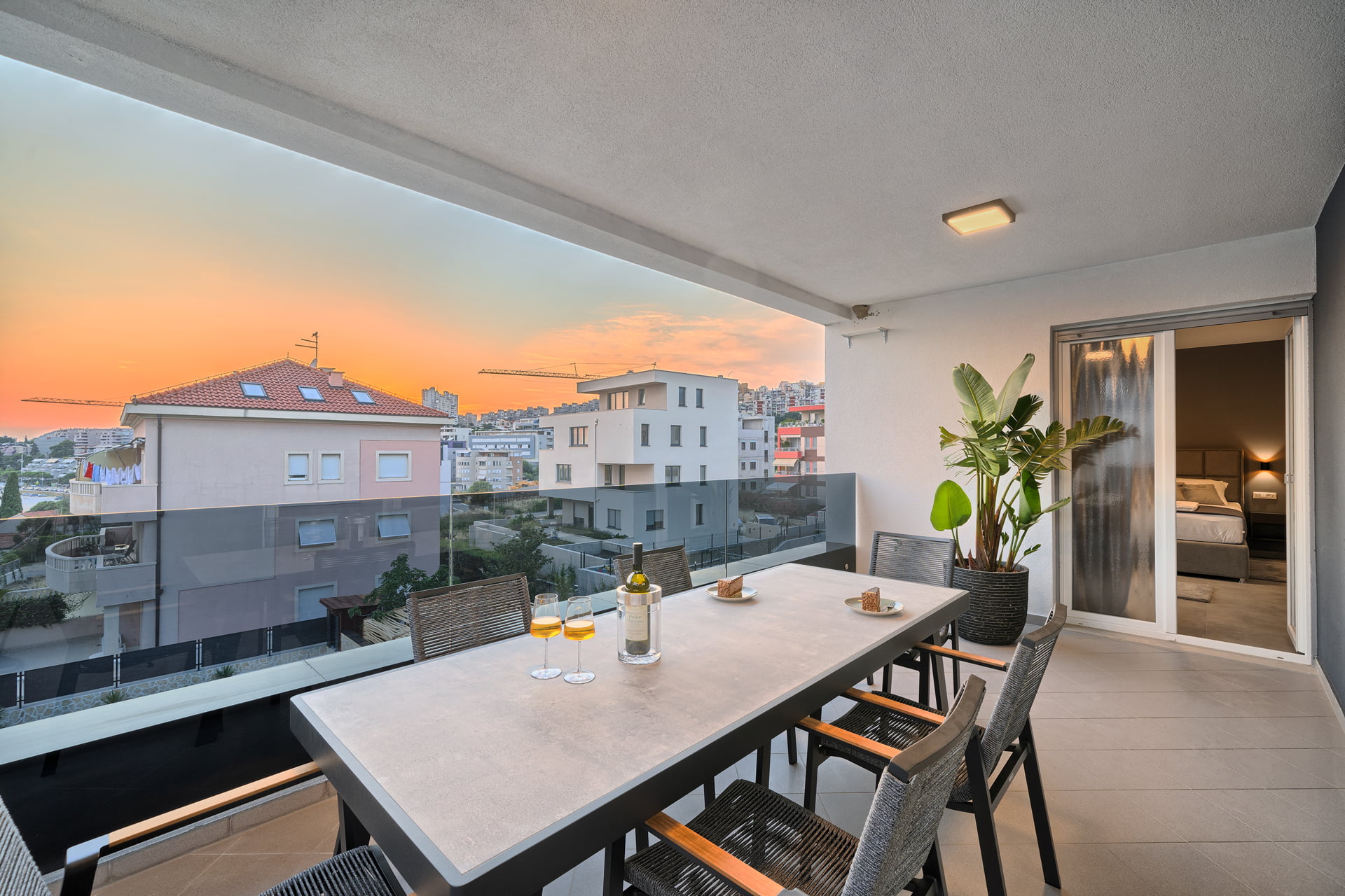 Apartment Liberty Living with Pool IV