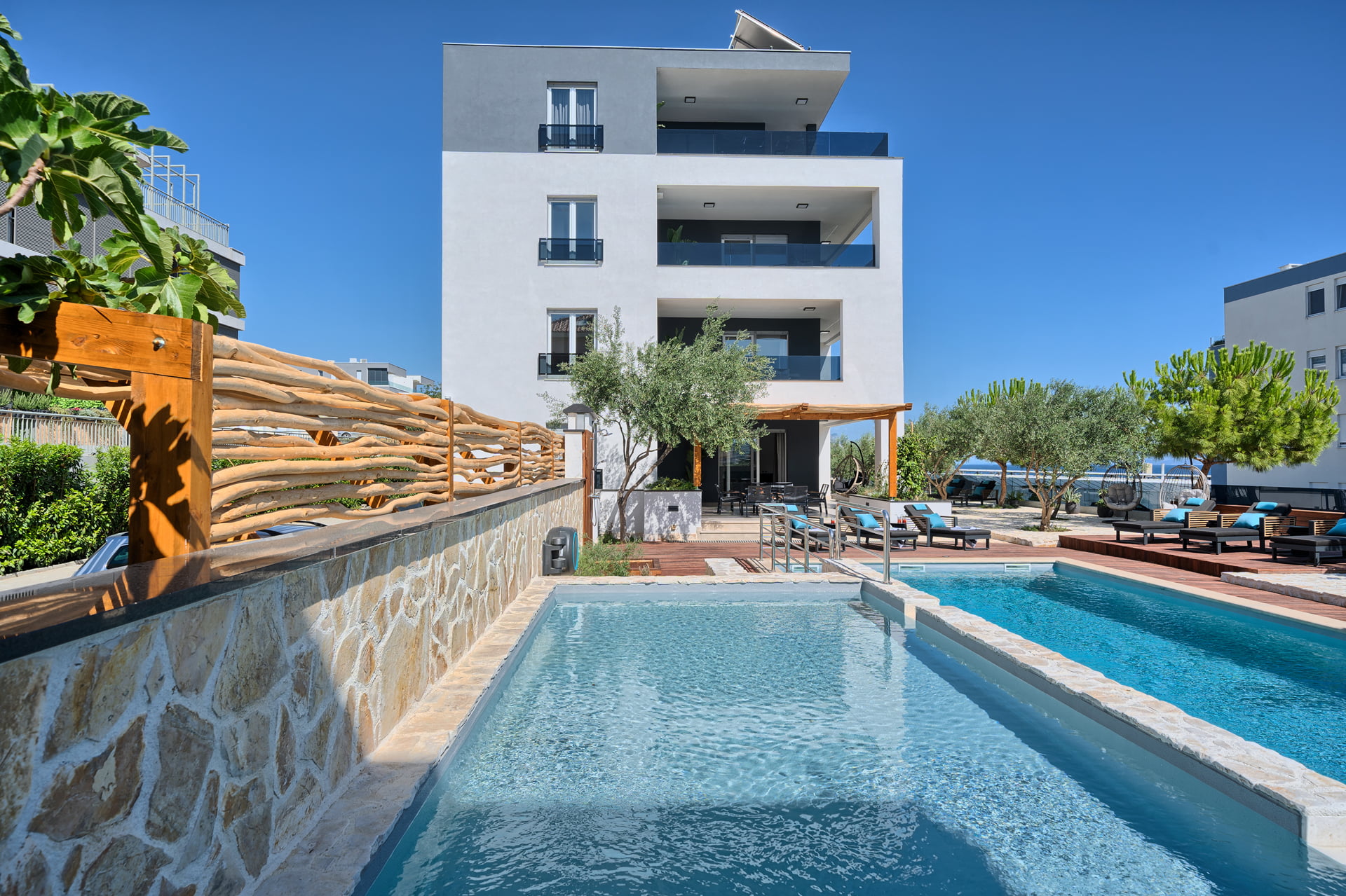 Apartment Liberty Living with Pool IV