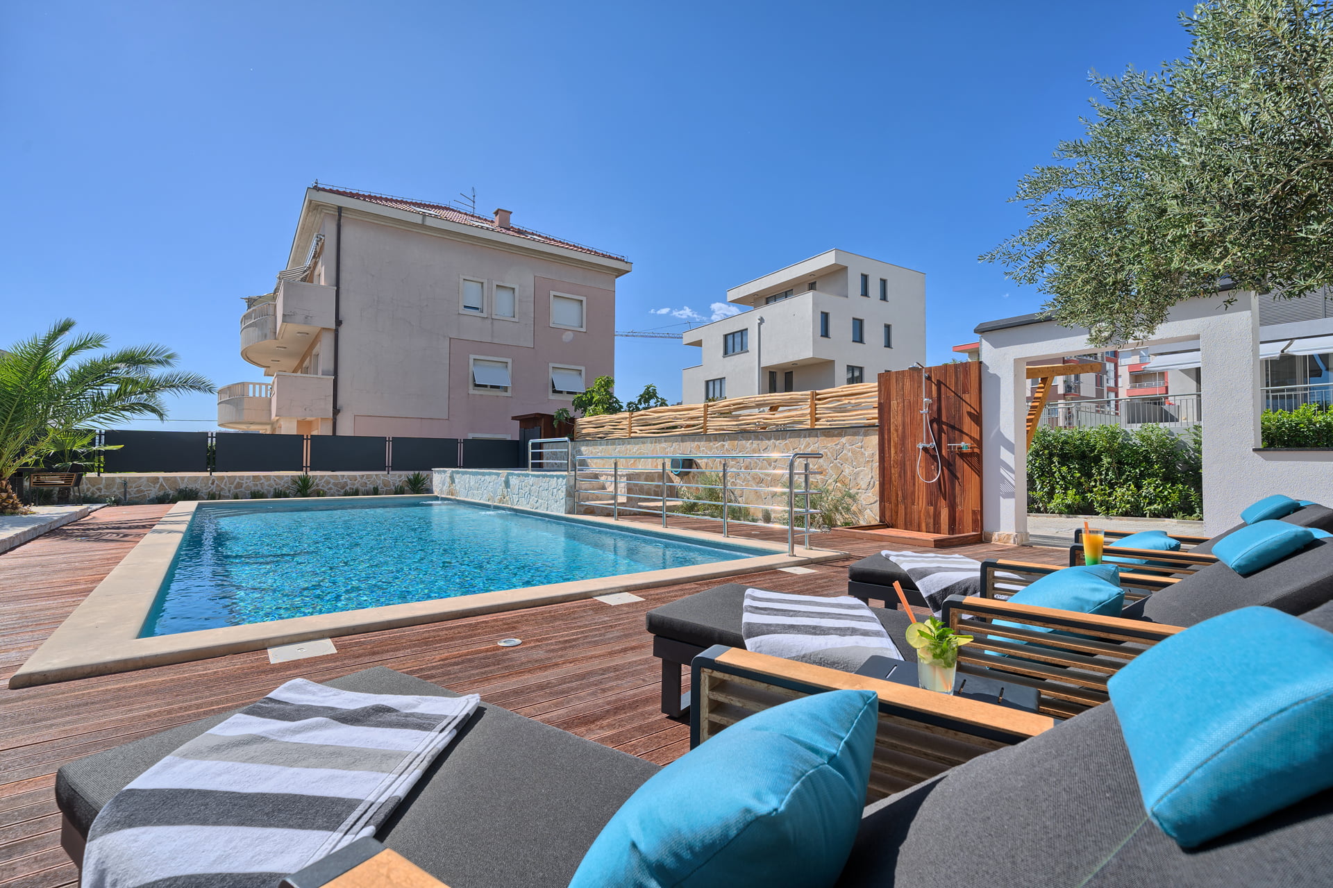 Apartment Liberty Living with Pool IV