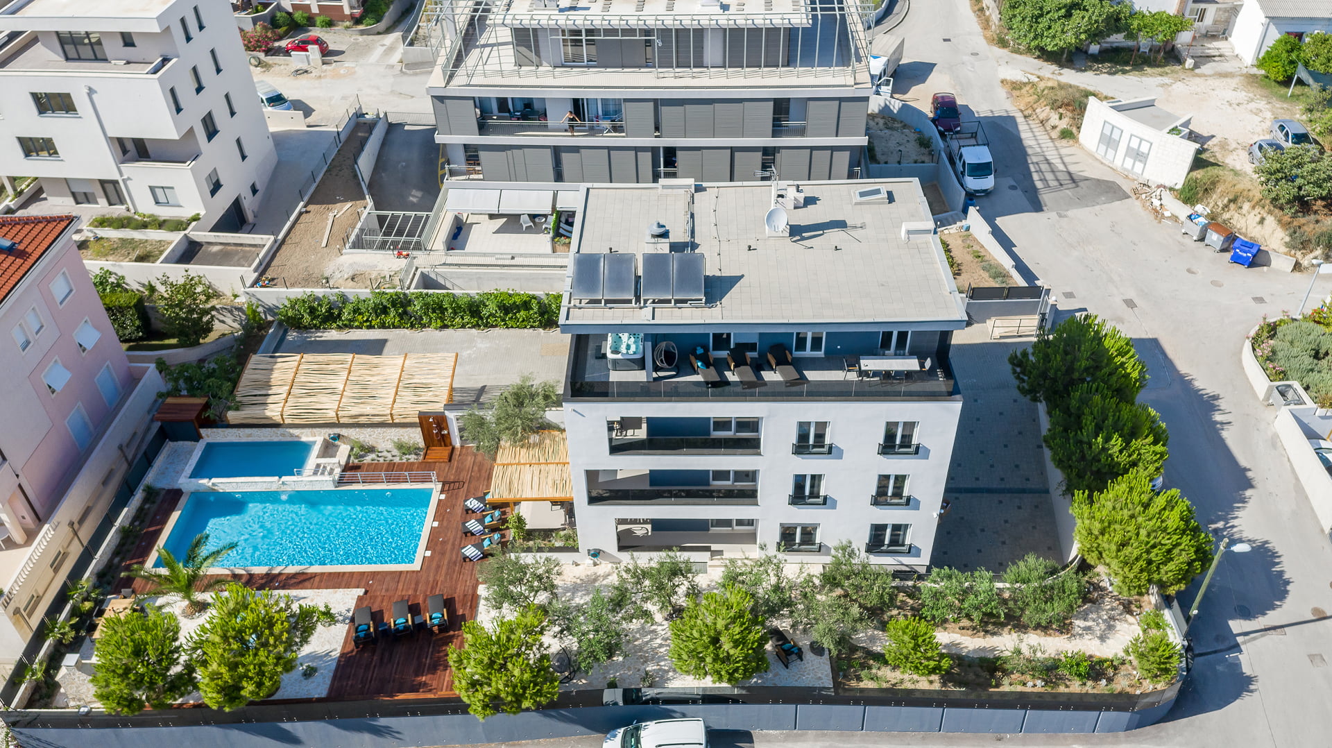 Apartment Liberty Living with Pool IV