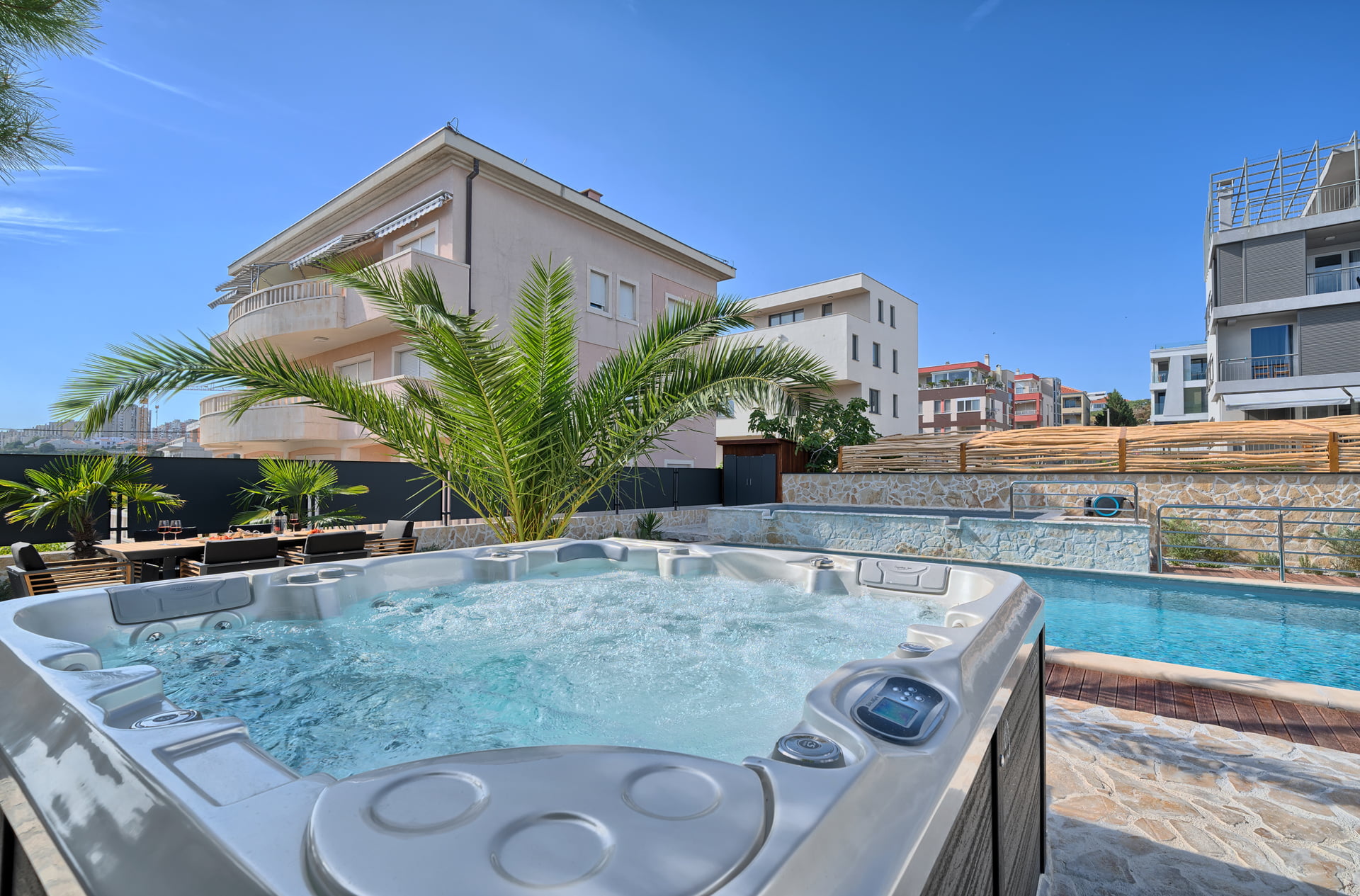 Apartment Liberty Living with Pool IV
