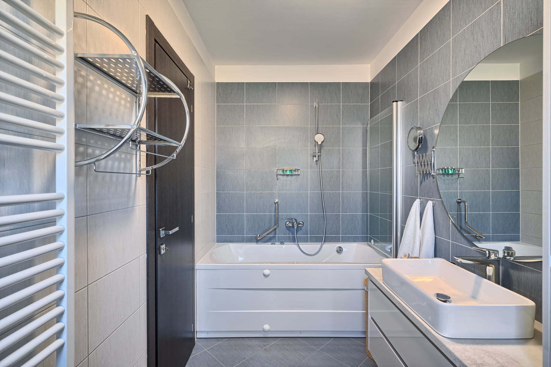 Apartment Liberty Living with Pool IV