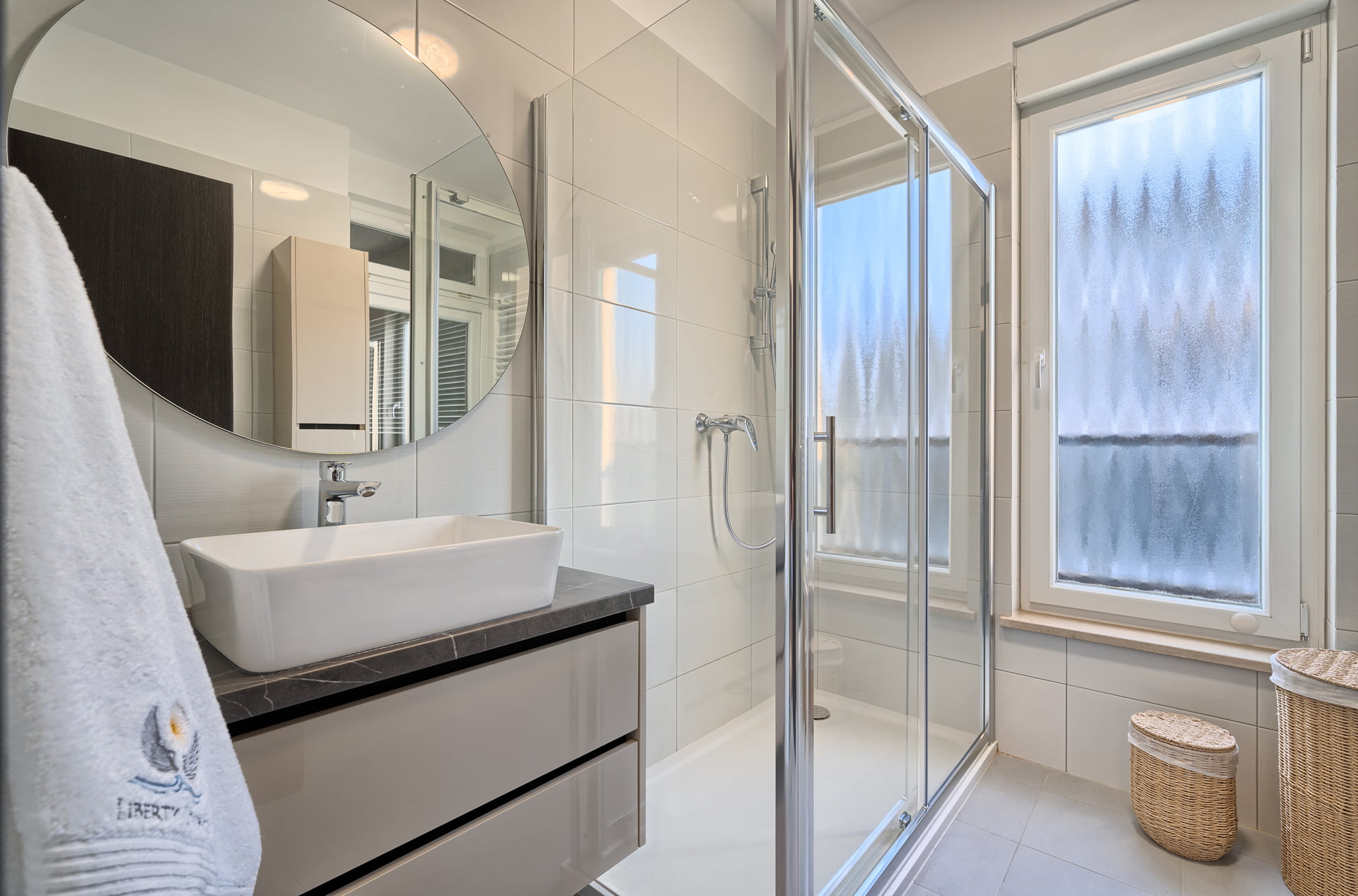 Apartment Liberty Living with Pool IV
