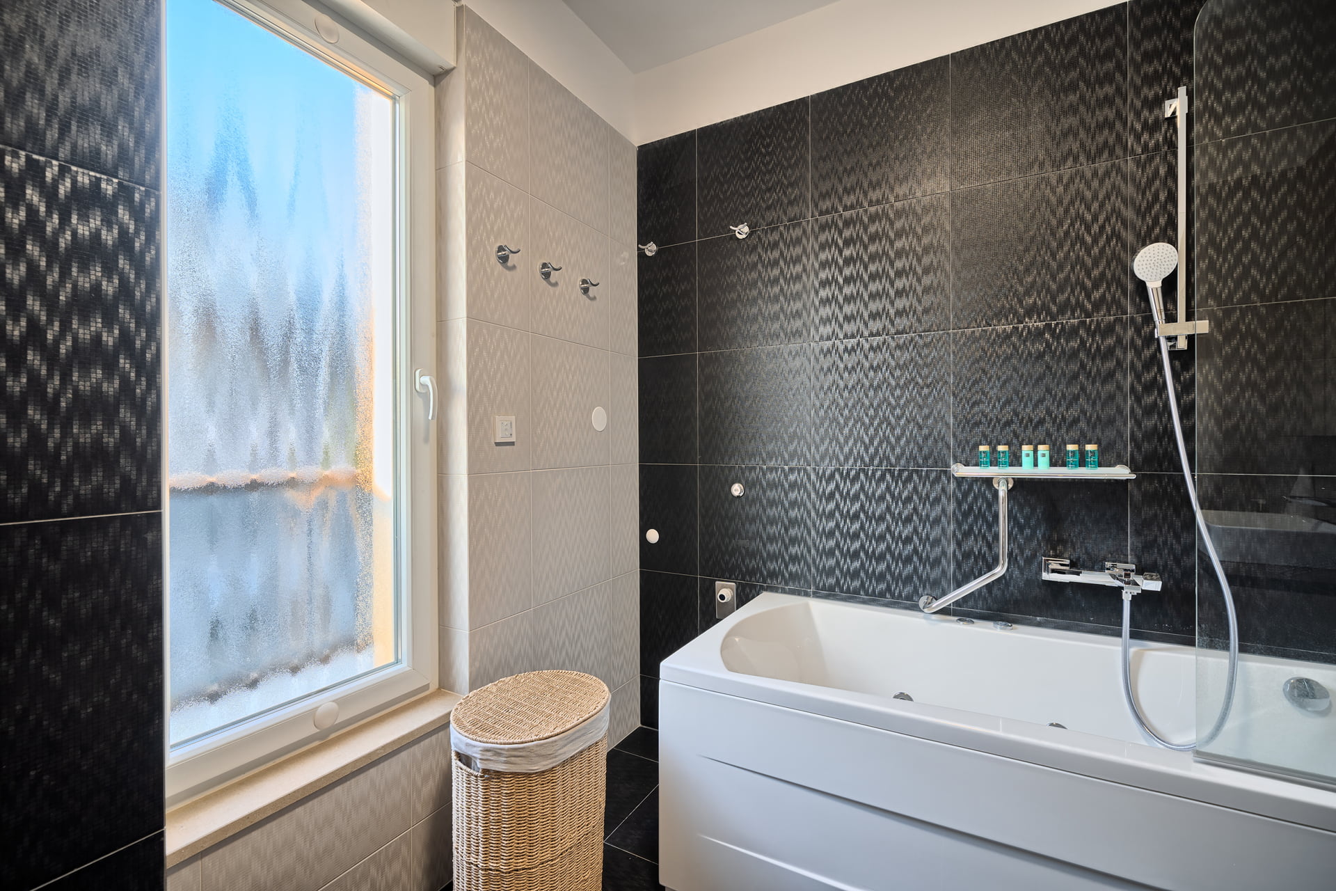 Apartment Liberty Living with Pool IV