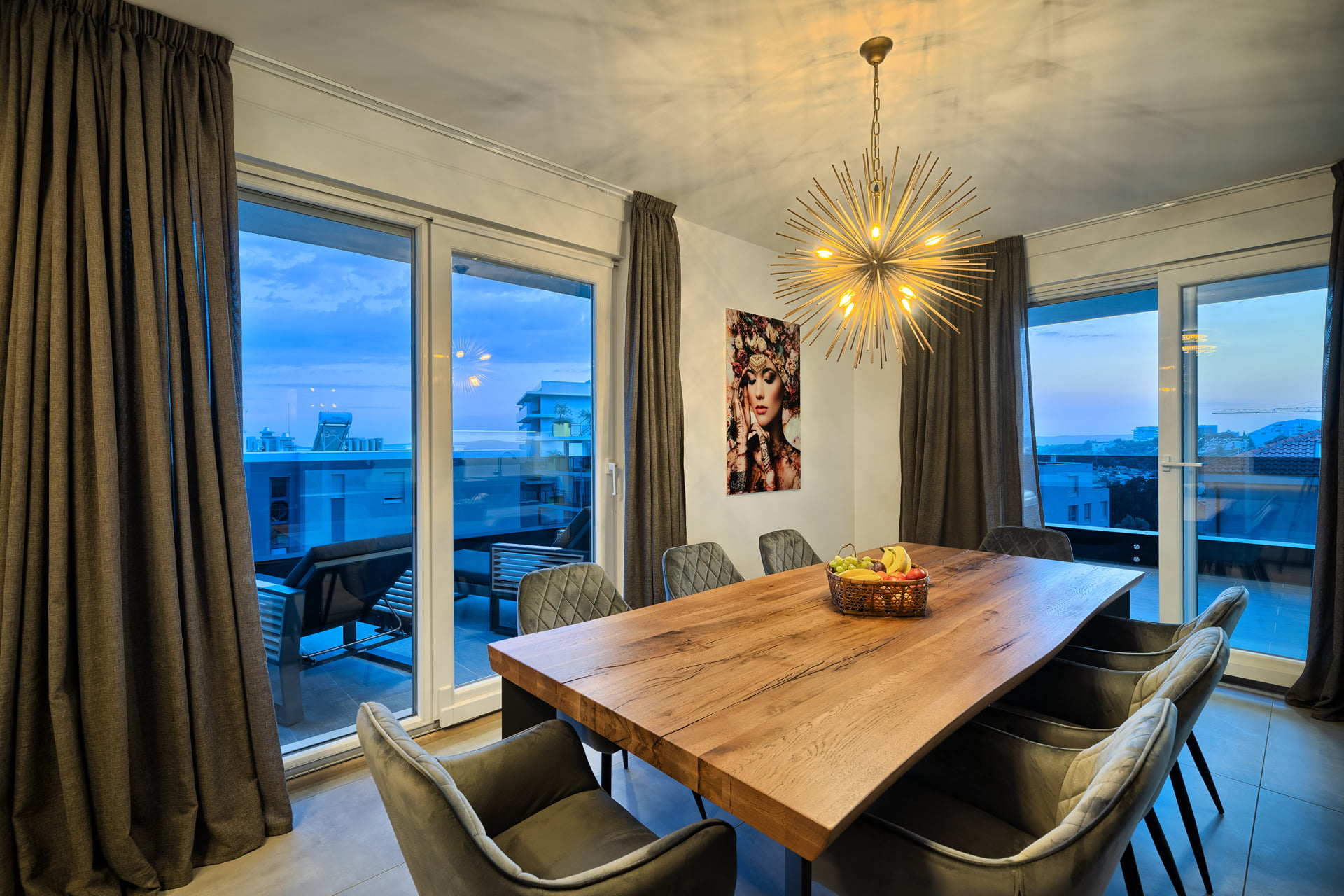 Penthouse Liberty Living with Pool