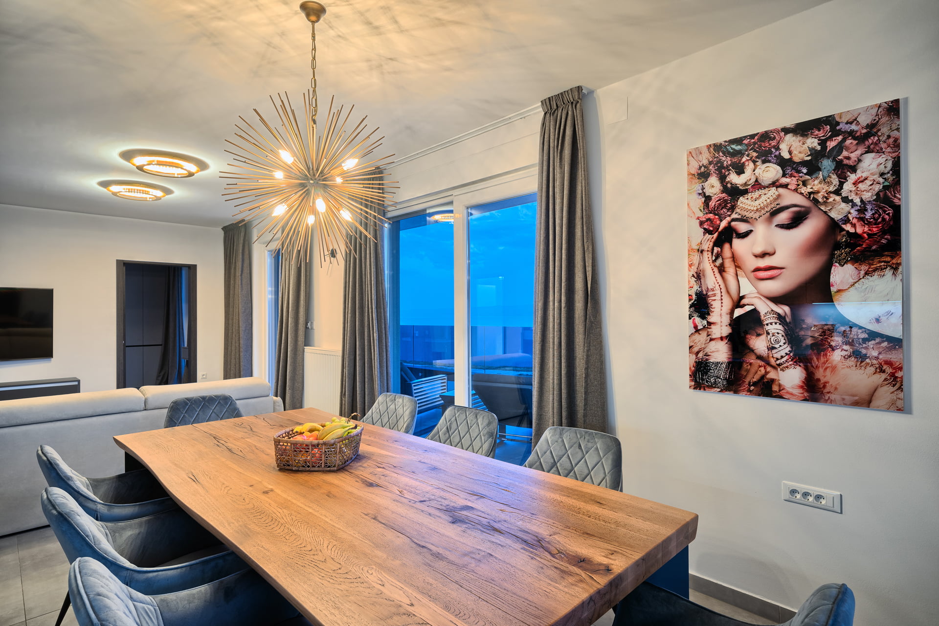Penthouse Liberty Living with Pool