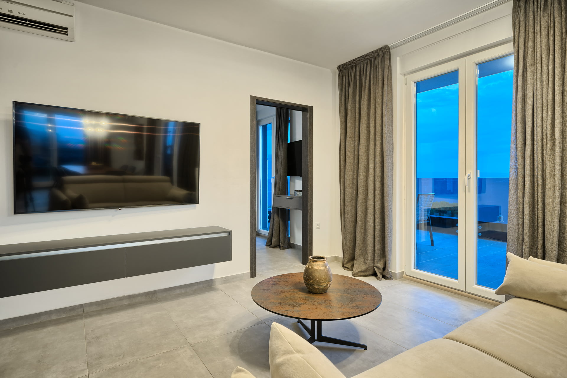 Penthouse Liberty Living with Pool